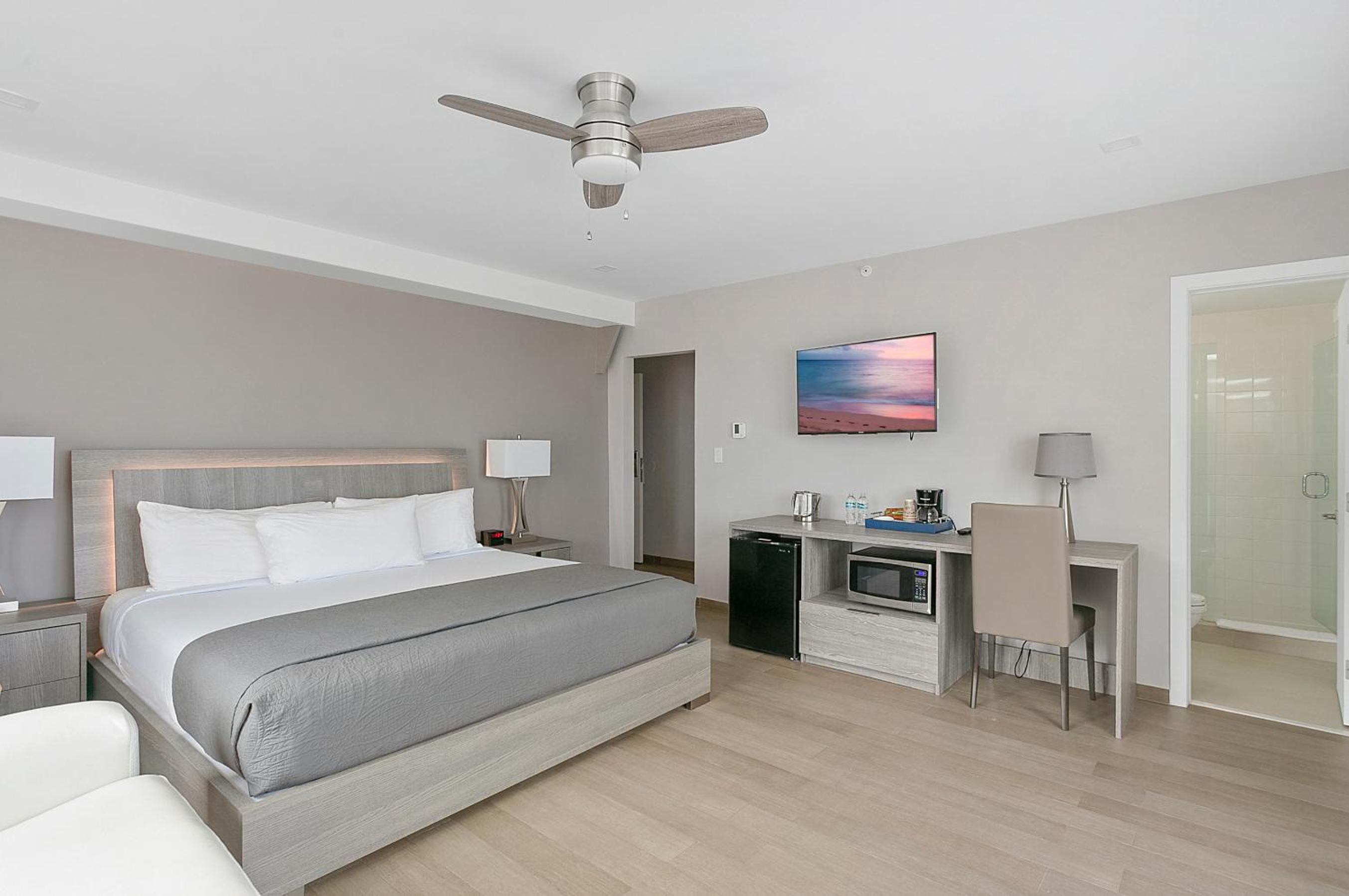 Ocean Front Deluxe Room with King Bed