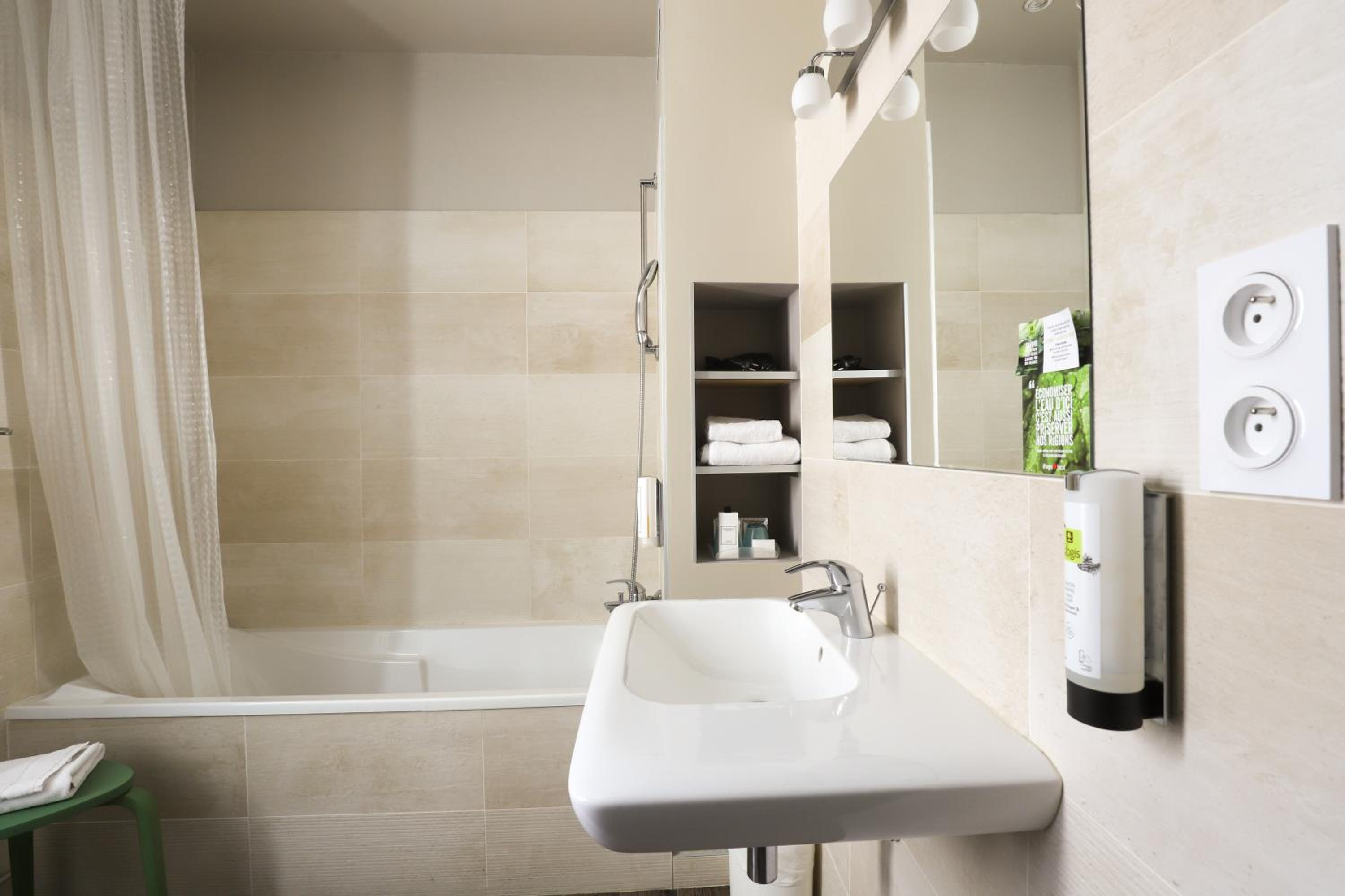 Comfort Room Garden Side