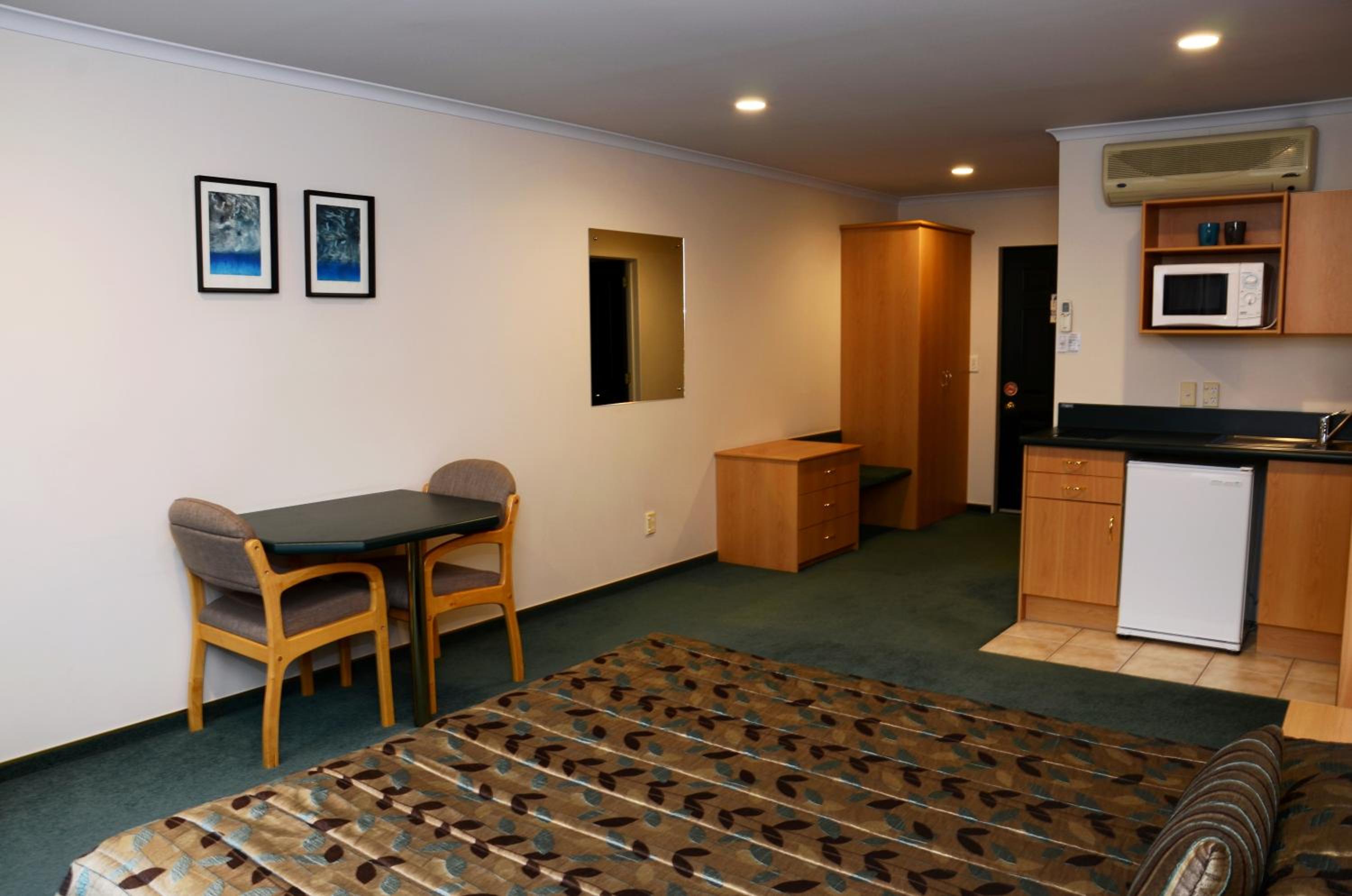 Deluxe King Studio with Spa Bath