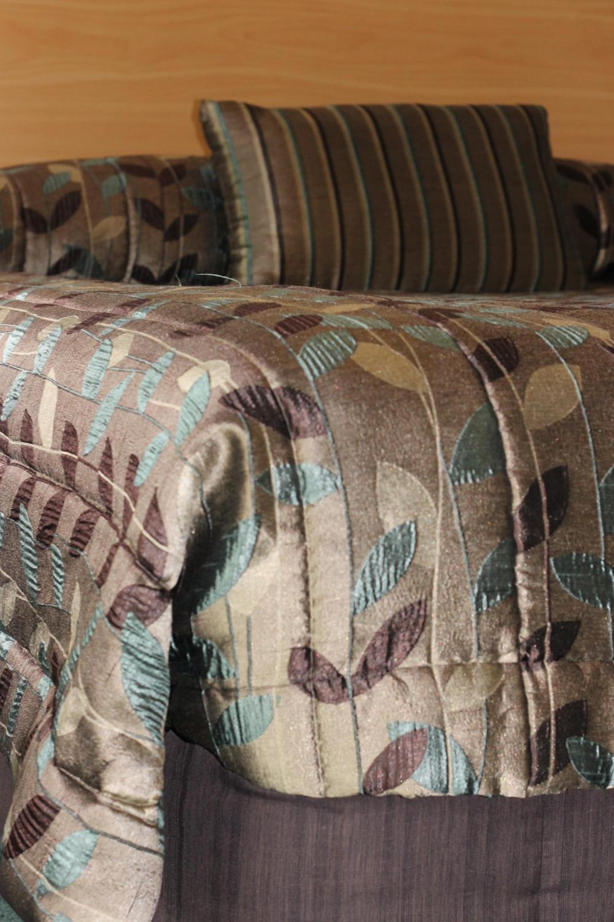 Deluxe King Studio with Spa Bath