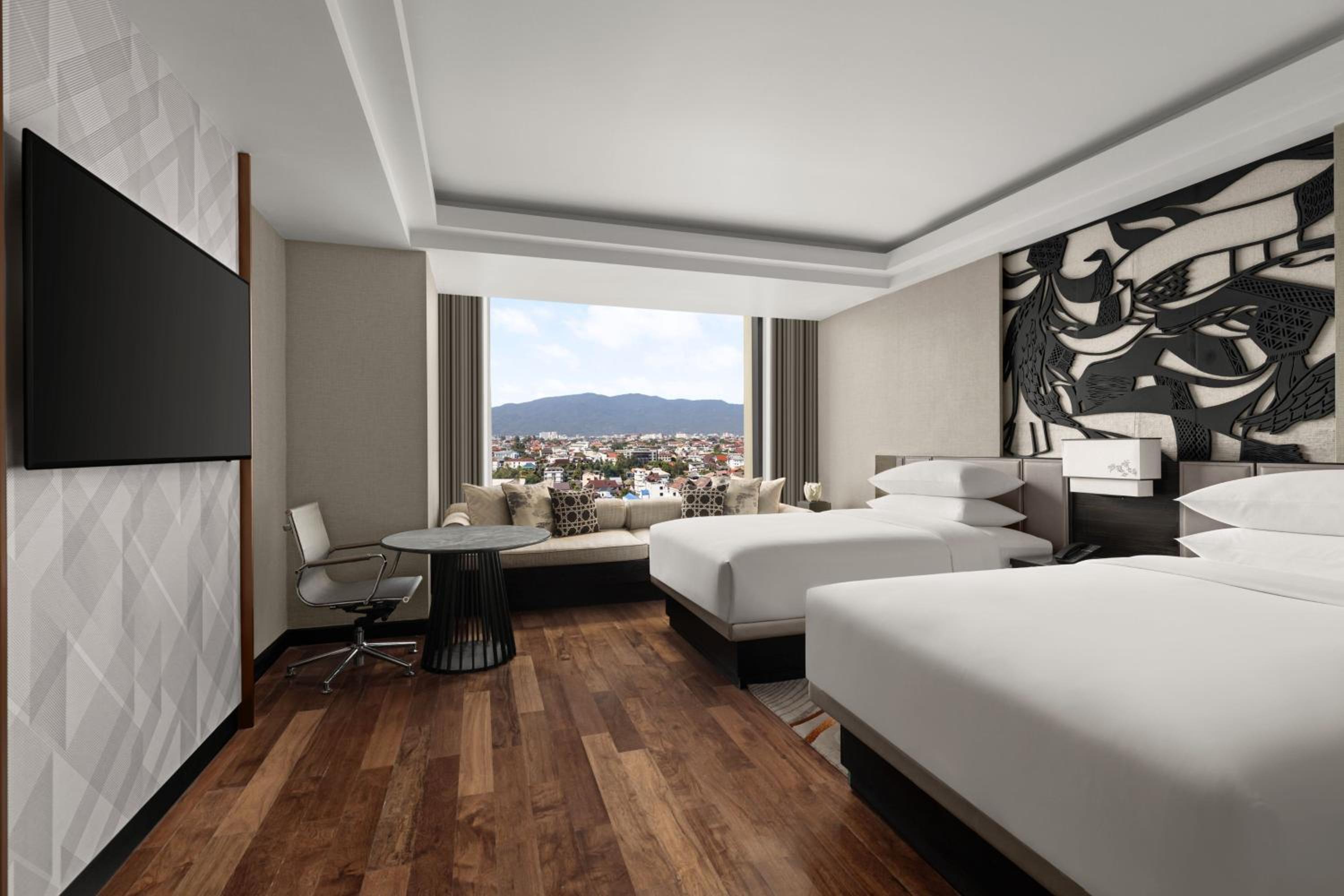 Royal Suite - 2 Bedroom - High Floor - Club Lounge Access - Mountain View