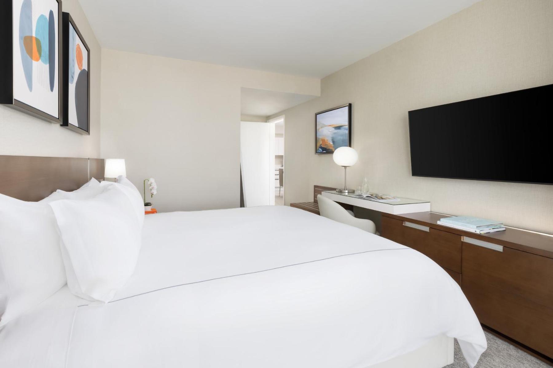 One Bedroom King Suite with Balcony Water Views