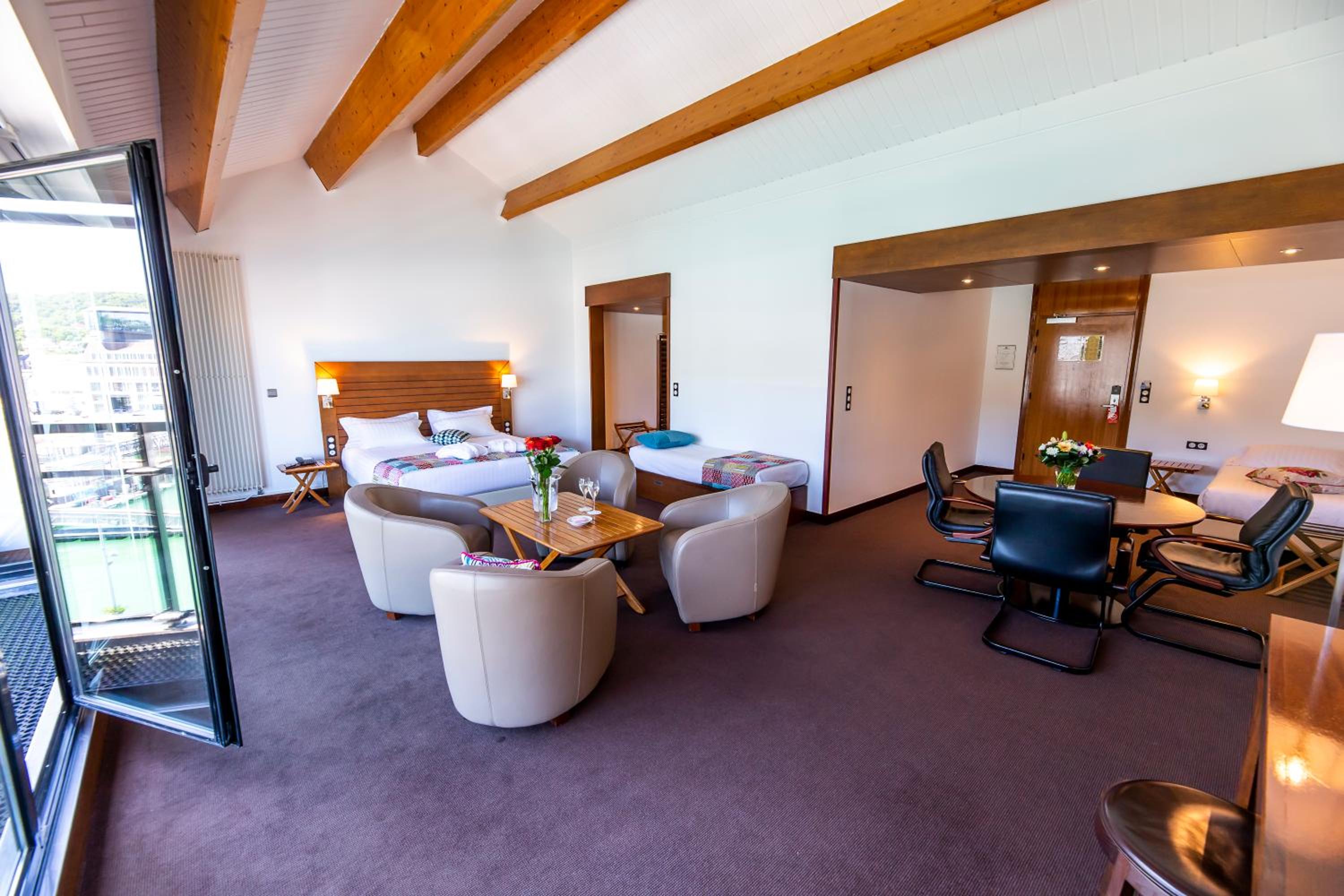 Deluxe Suite with Sea View