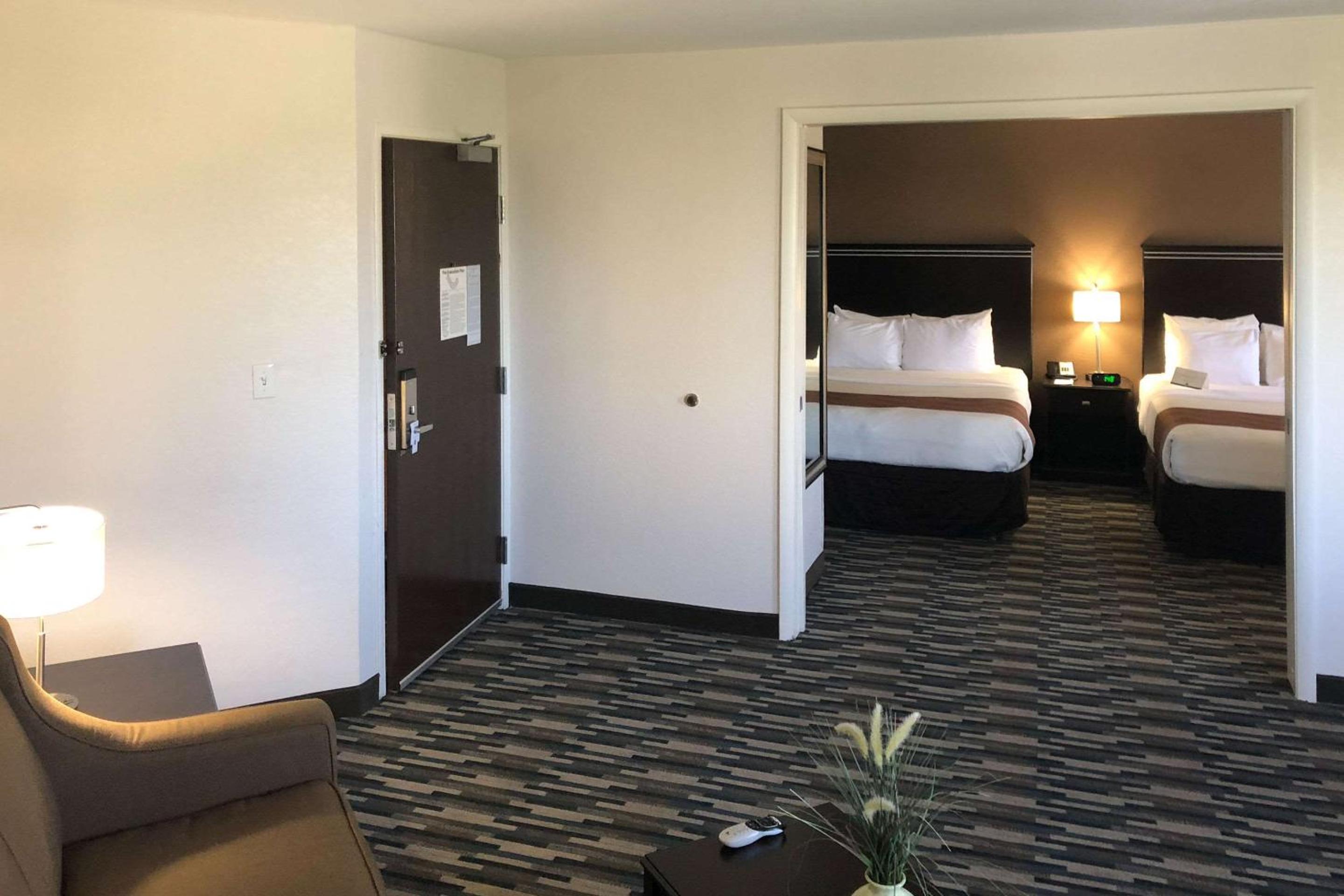 Suite with Two Queen Beds - Non-Smoking