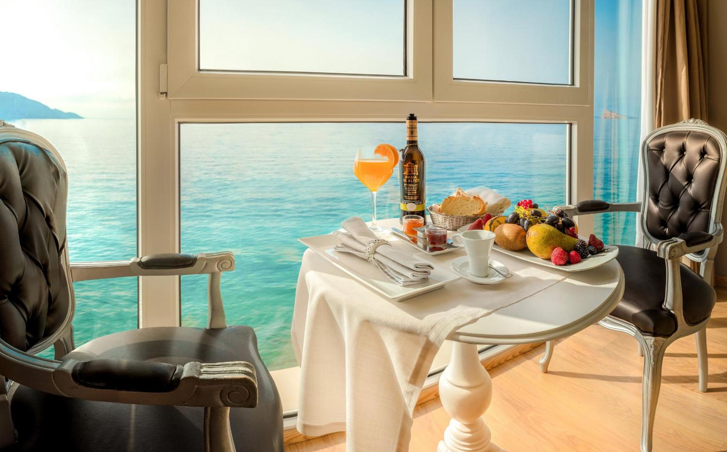 Deluxe Junior Suite with Sea View (2 adults)