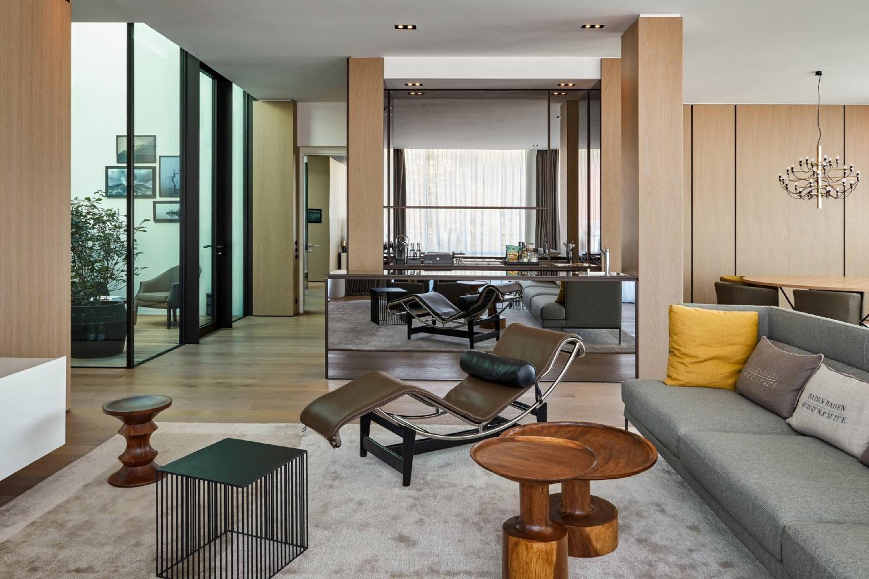 Master Suite, 1 Bedroom Suite, 1 King, Corner room, Balcony