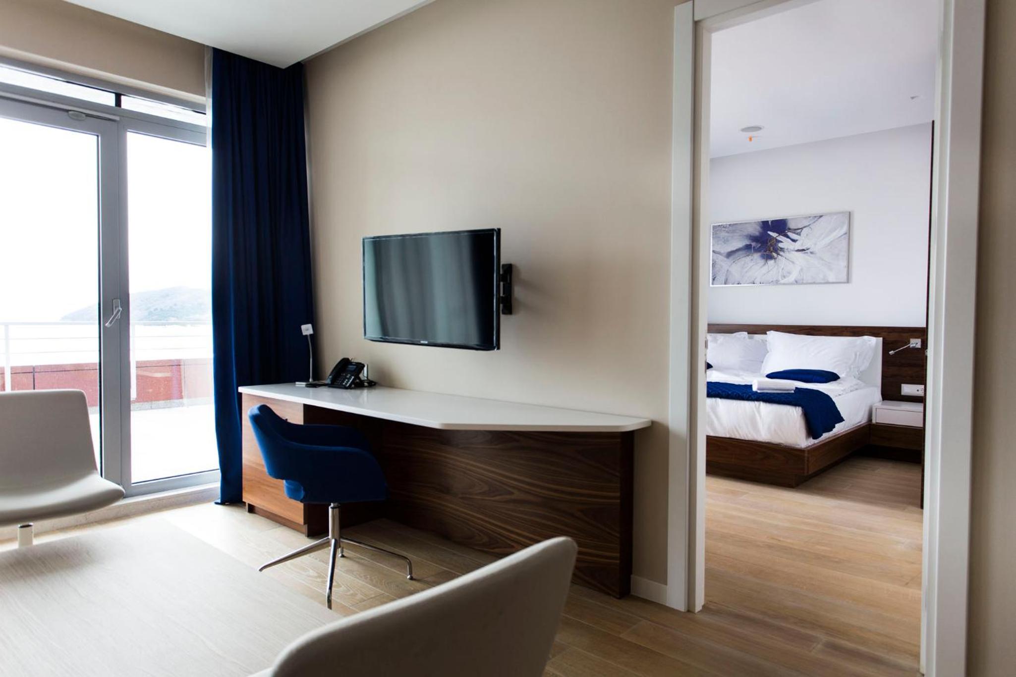 Deluxe Suite with Sea View