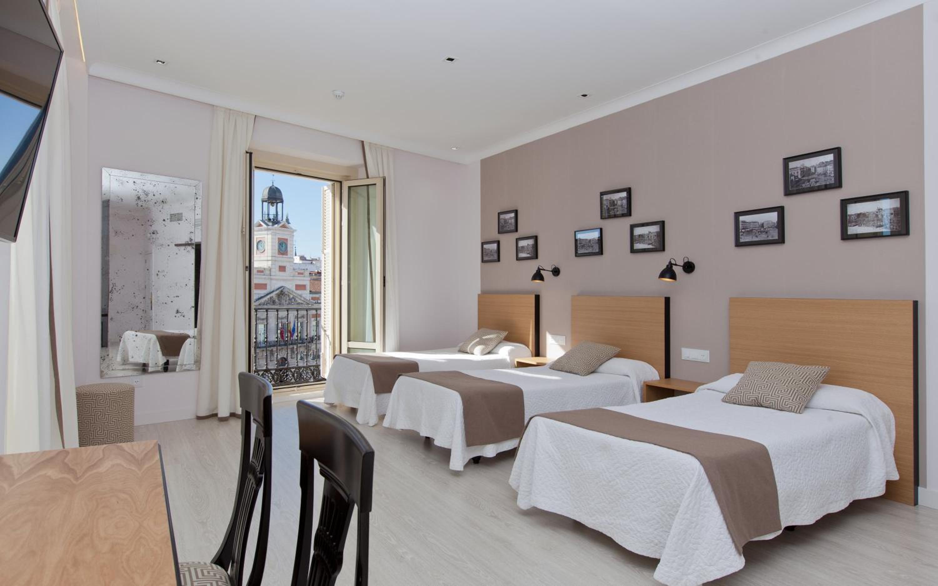 Quadruple Room with Puerta del Sol View 