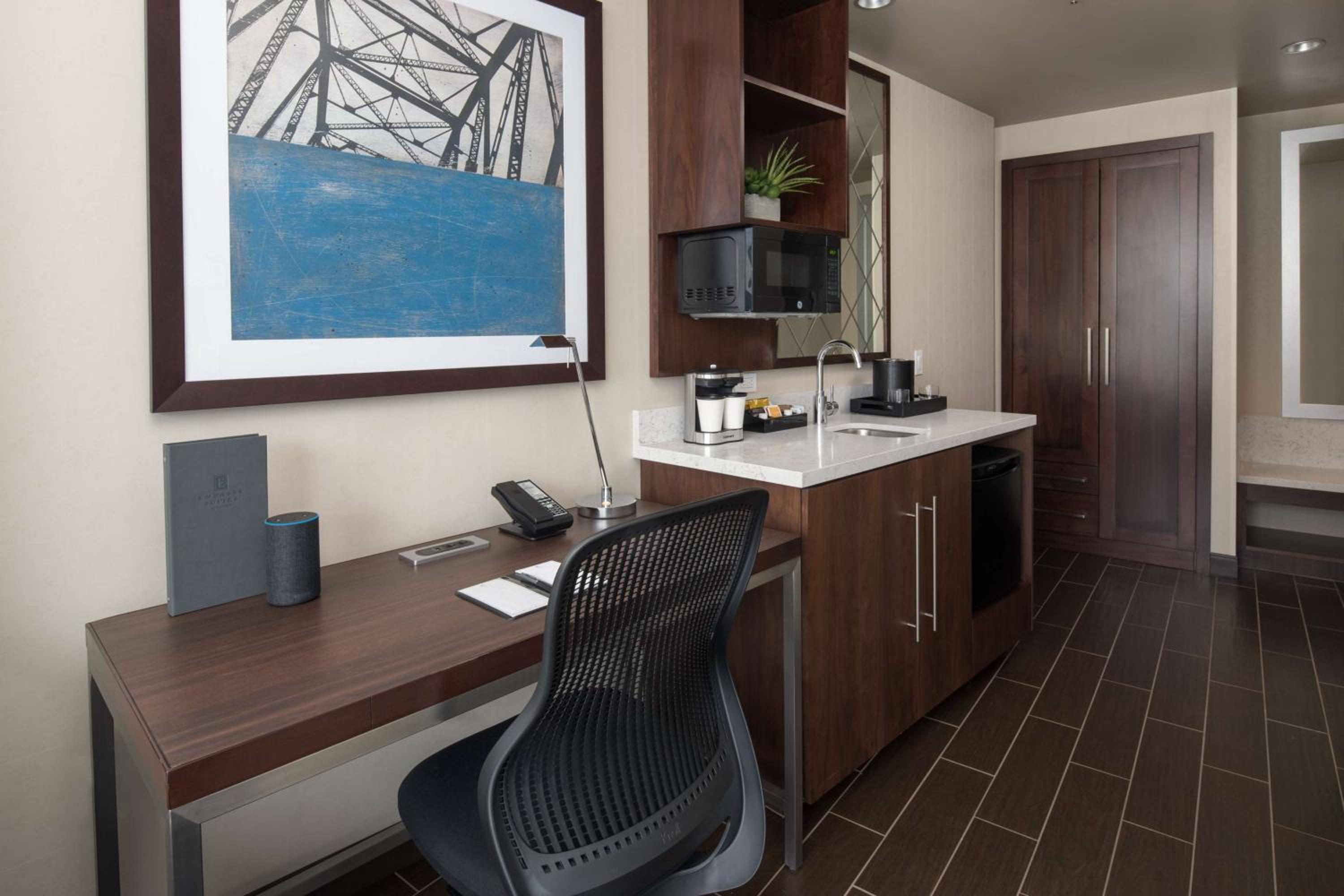 Corner King Studio with City View