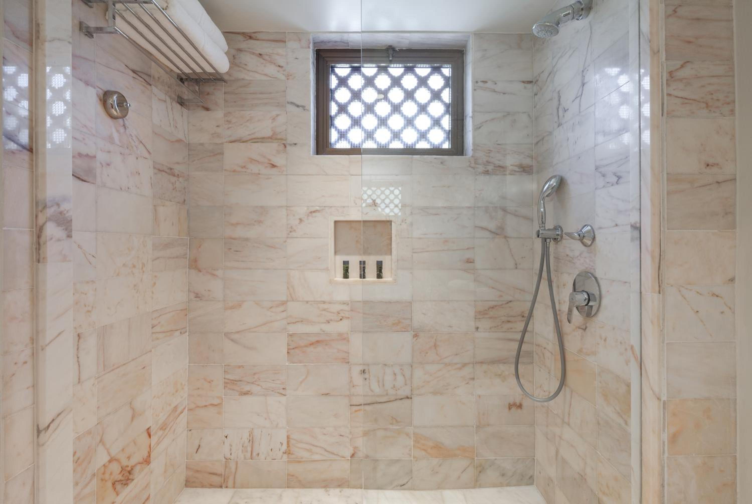 Garden Studio with Whirlpool