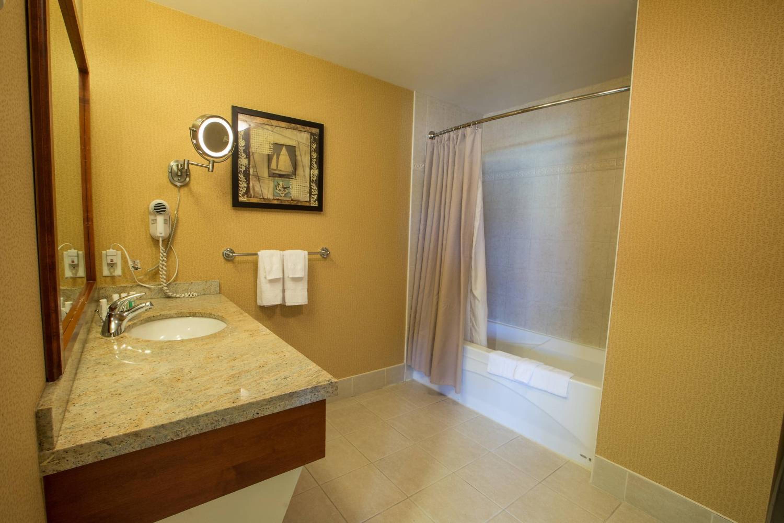 Junior Suite with Harbor View