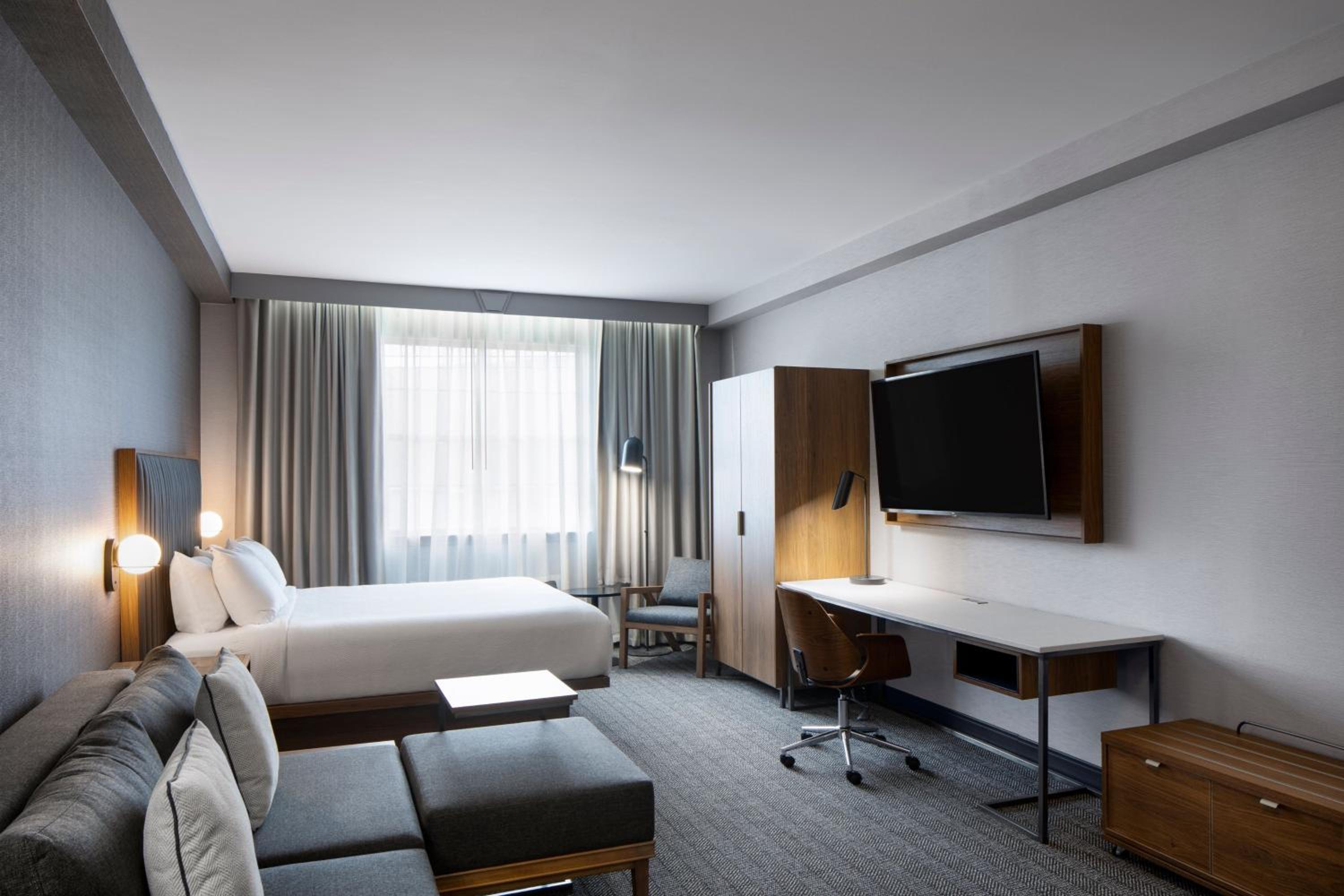 Junior Suite with Harbor View