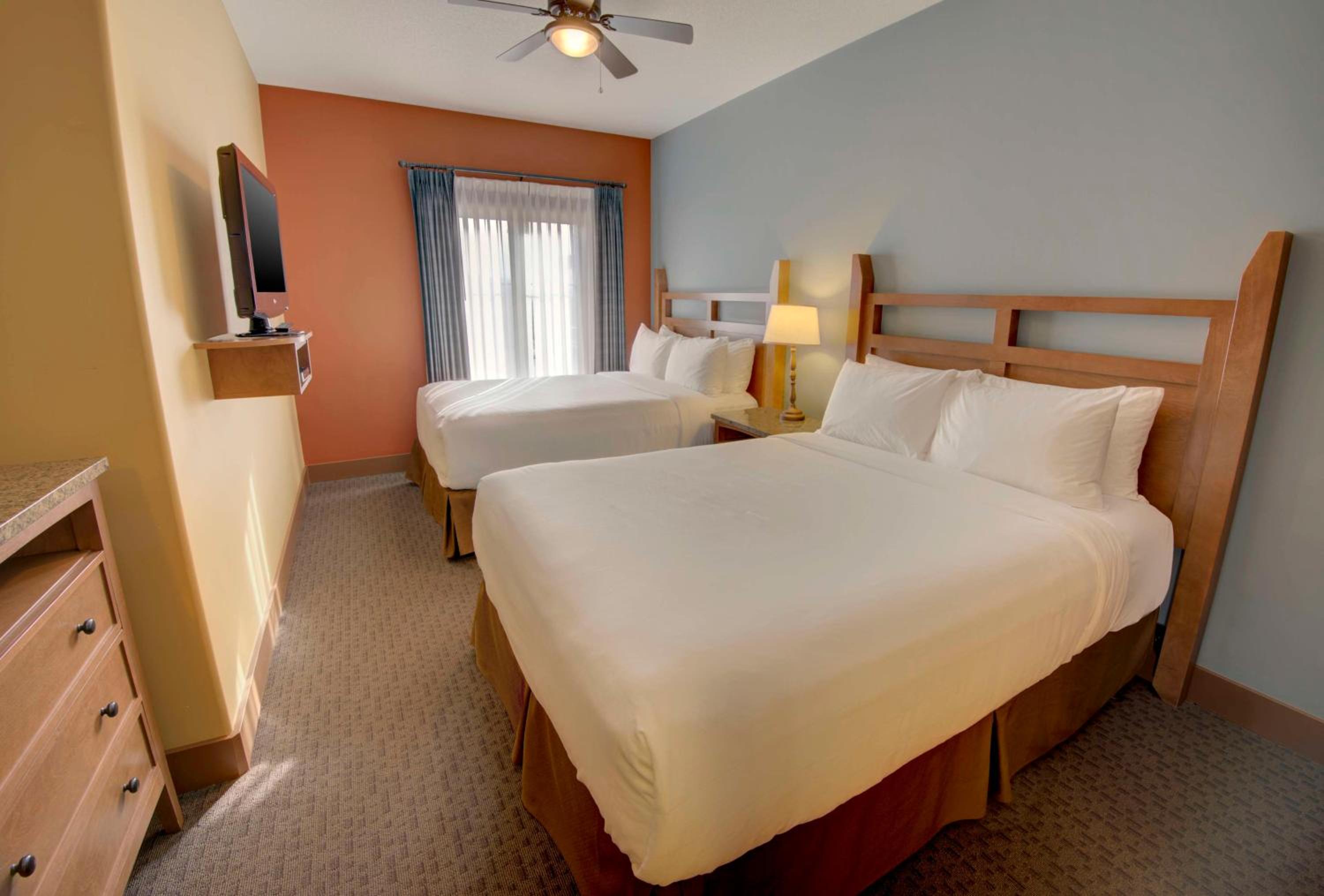 Two-Bedroom Suite with King Bed and Two Queen Beds