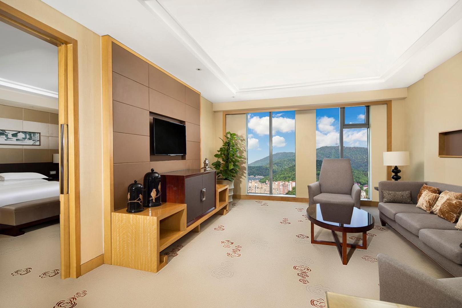 Deluxe One-Bedroom King Suite