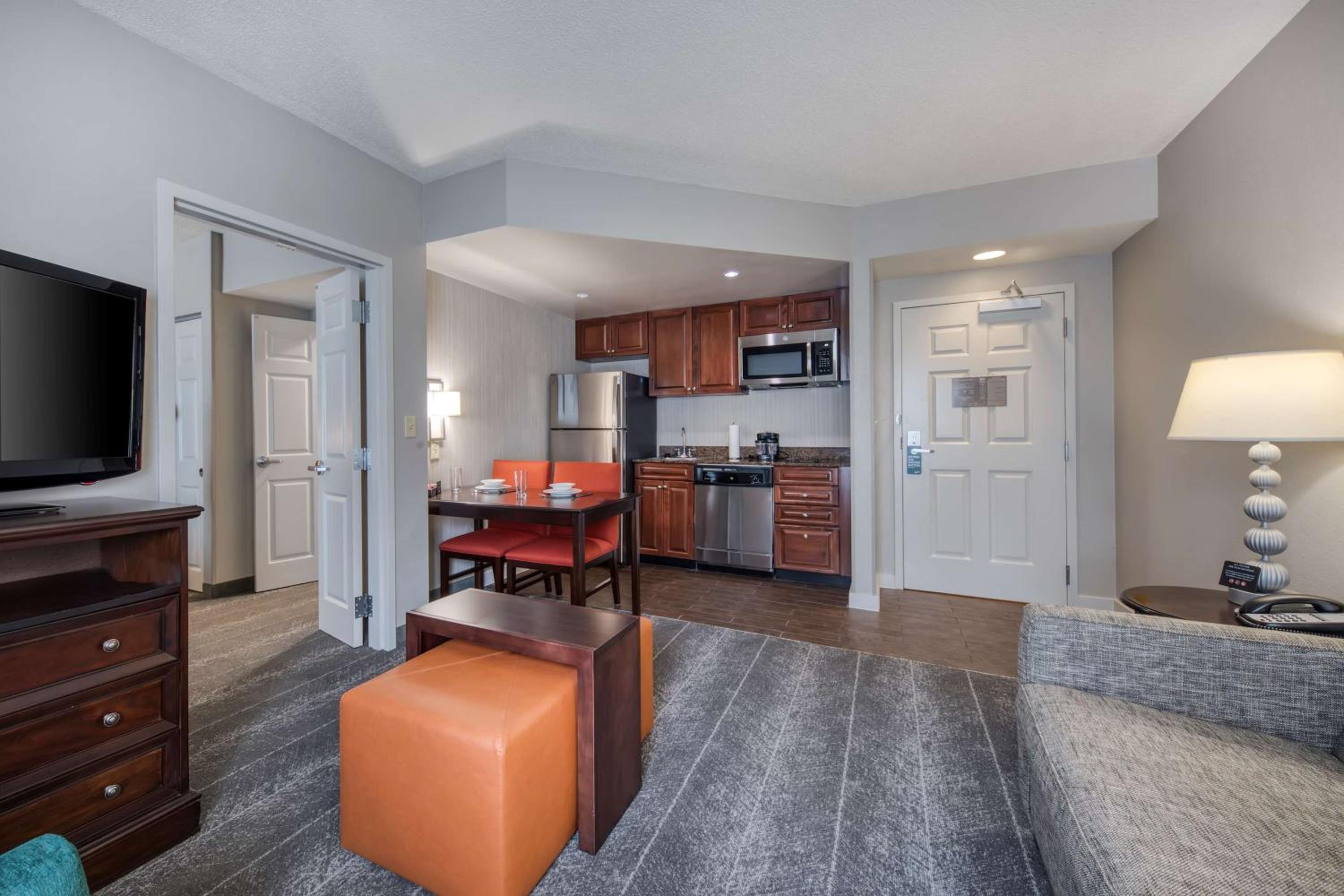 One-Bedroom King Suite - Non-Smoking