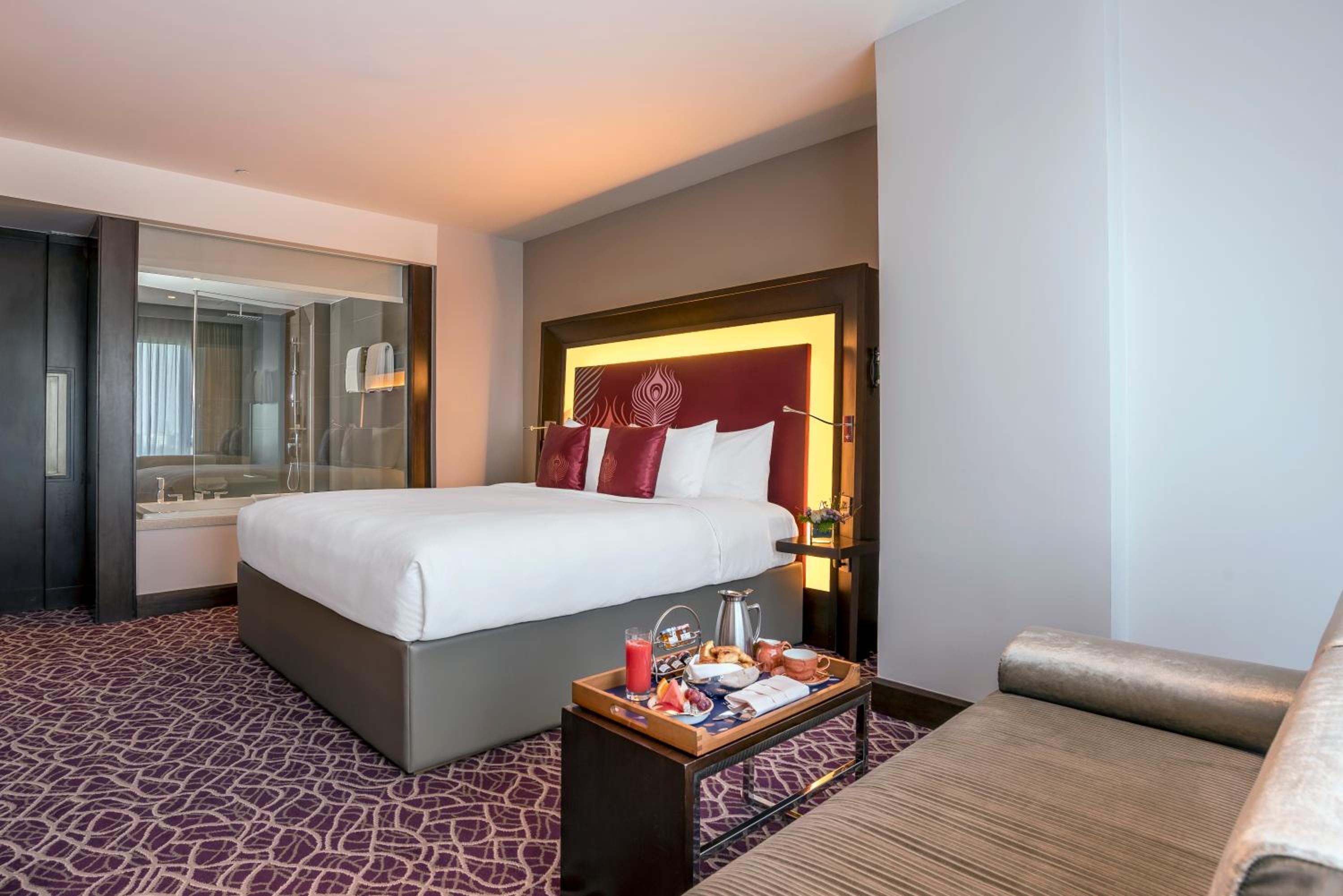 Executive Luxury Suite with Bathtub