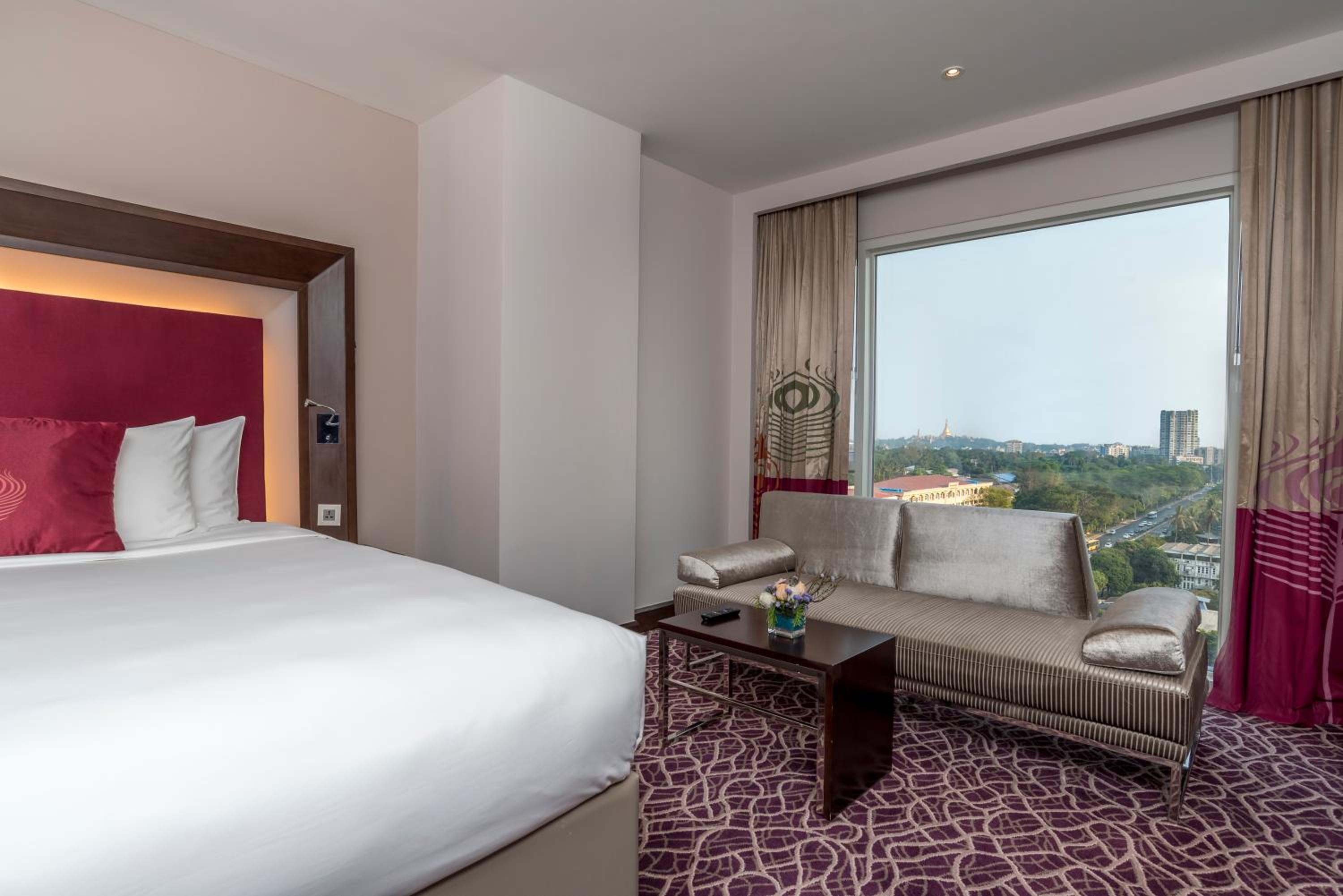 Executive Luxury Suite with Bathtub