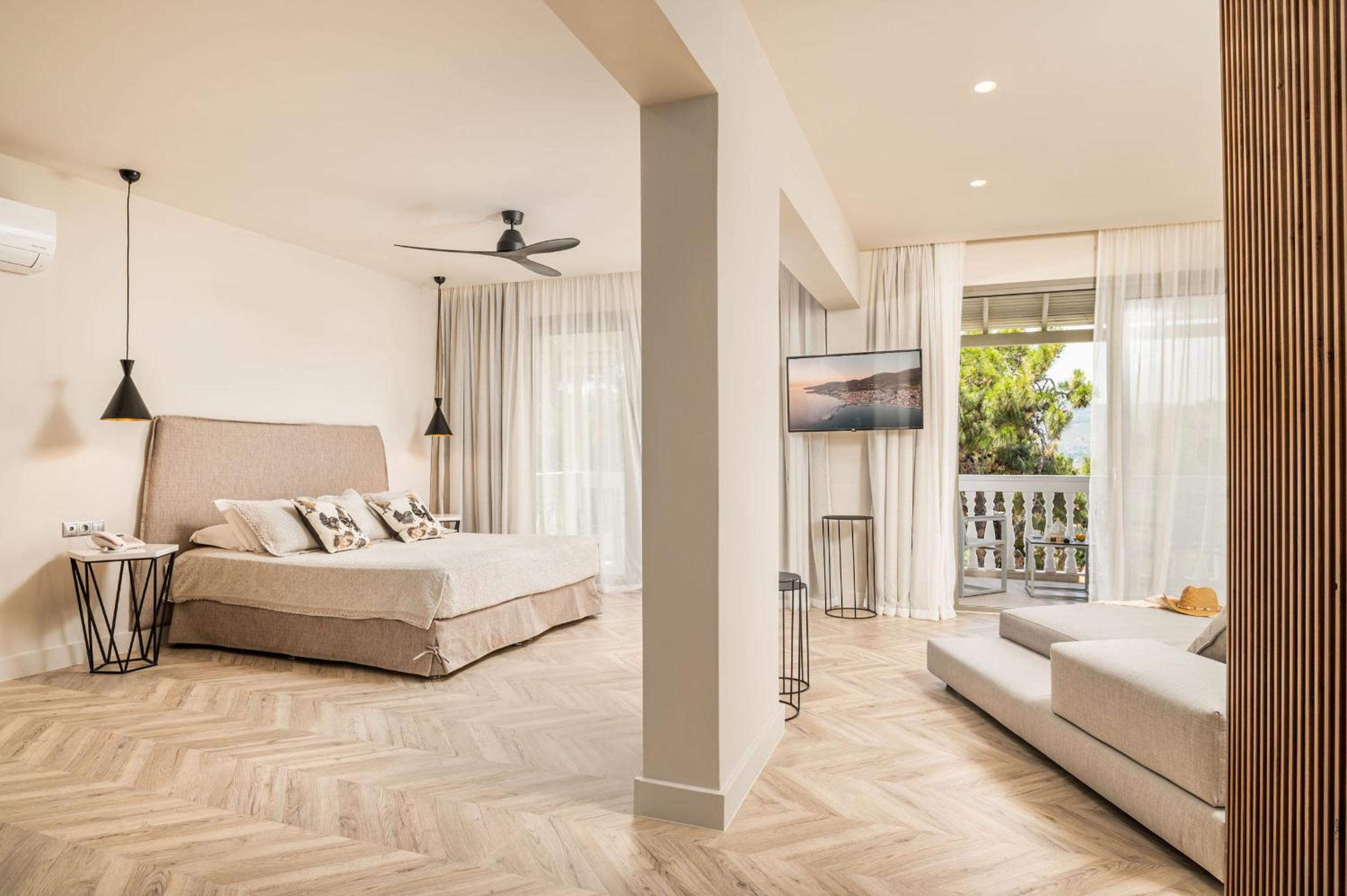 Deluxe Suite with Sea View