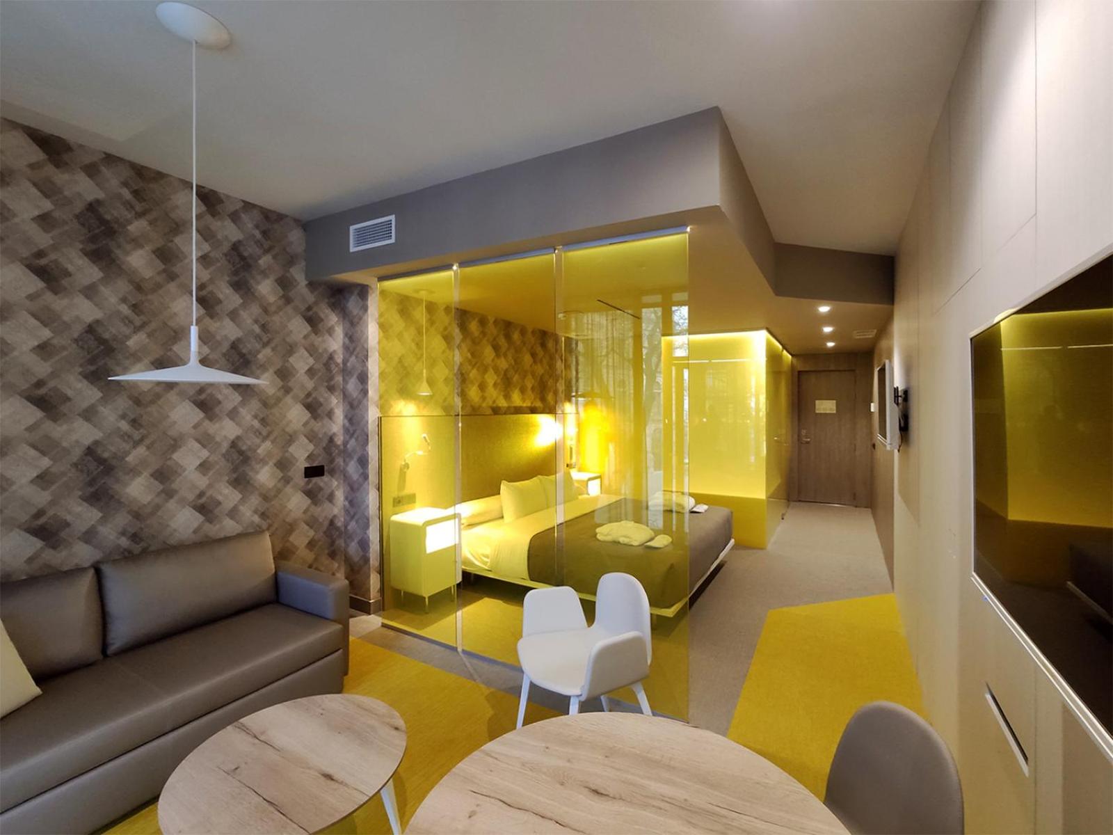 Deluxe Suite with Spa Bath