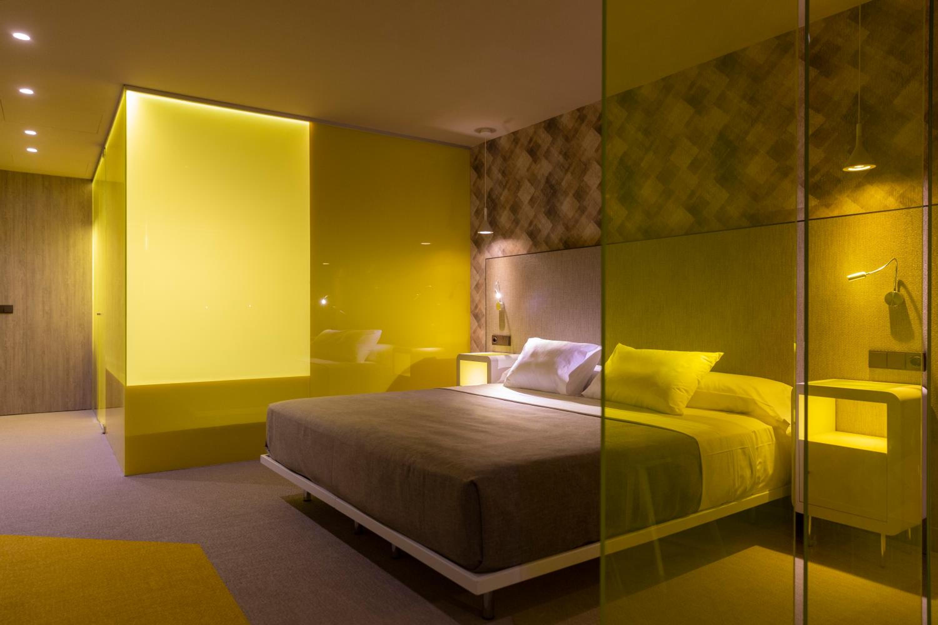 Deluxe Suite with Spa Bath