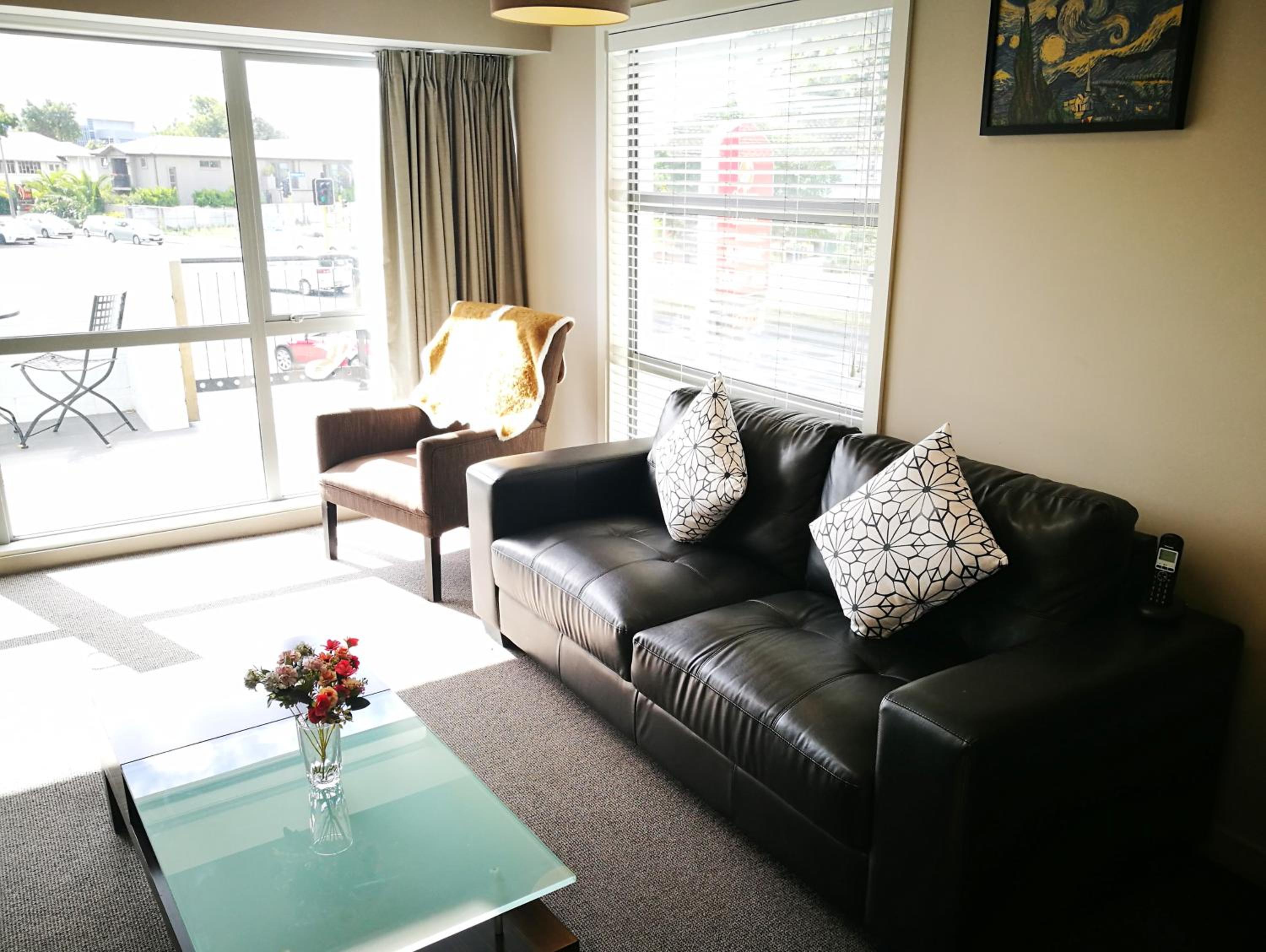 One-Bedroom King Suite with Spa Bath