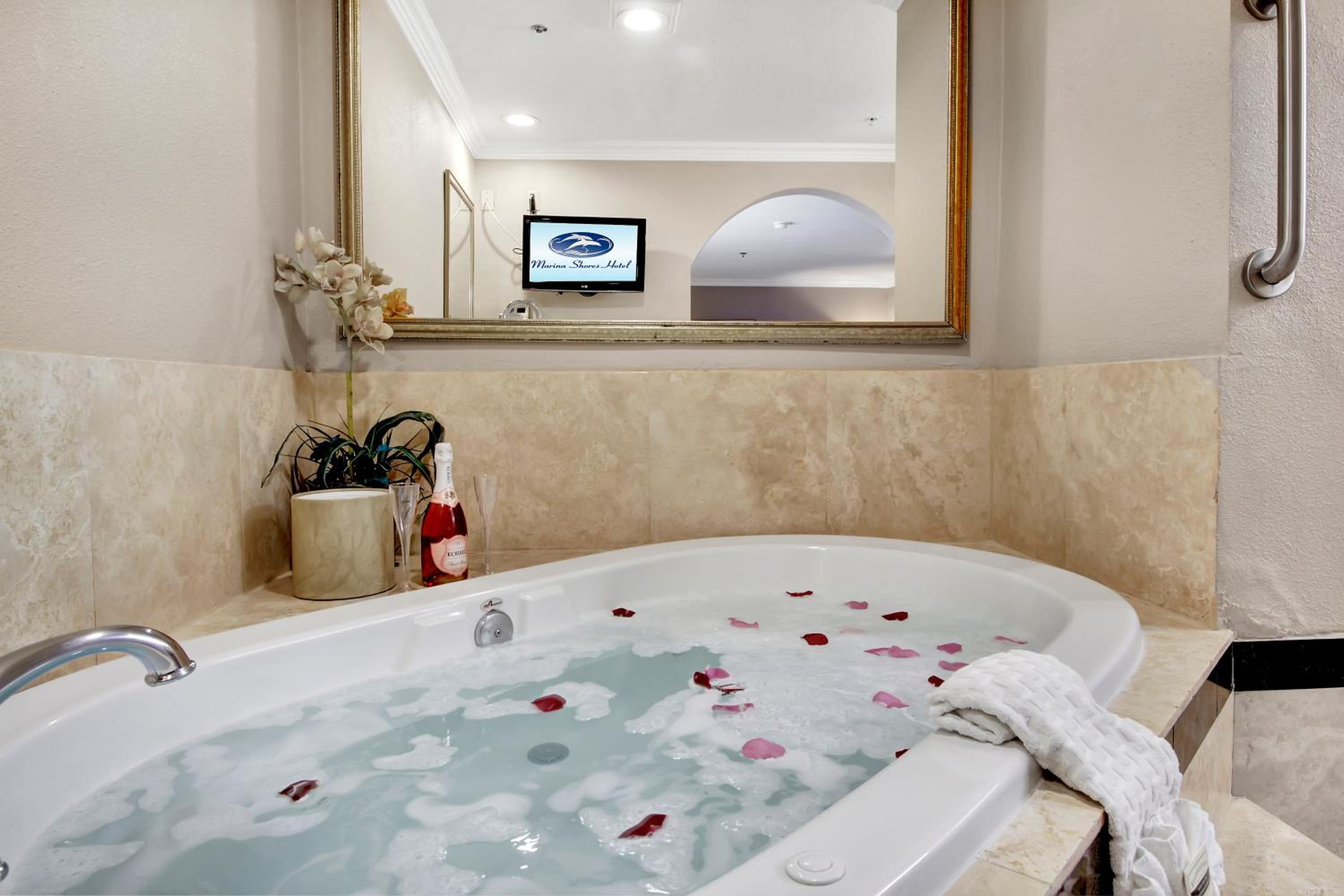 King Suite with Spa Bath - Non-Smoking