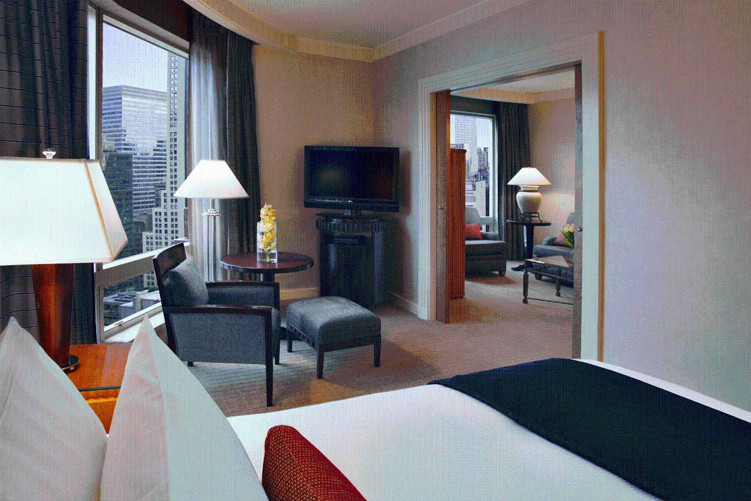 Grand Terrace Chrysler view 1 bedroom king suite