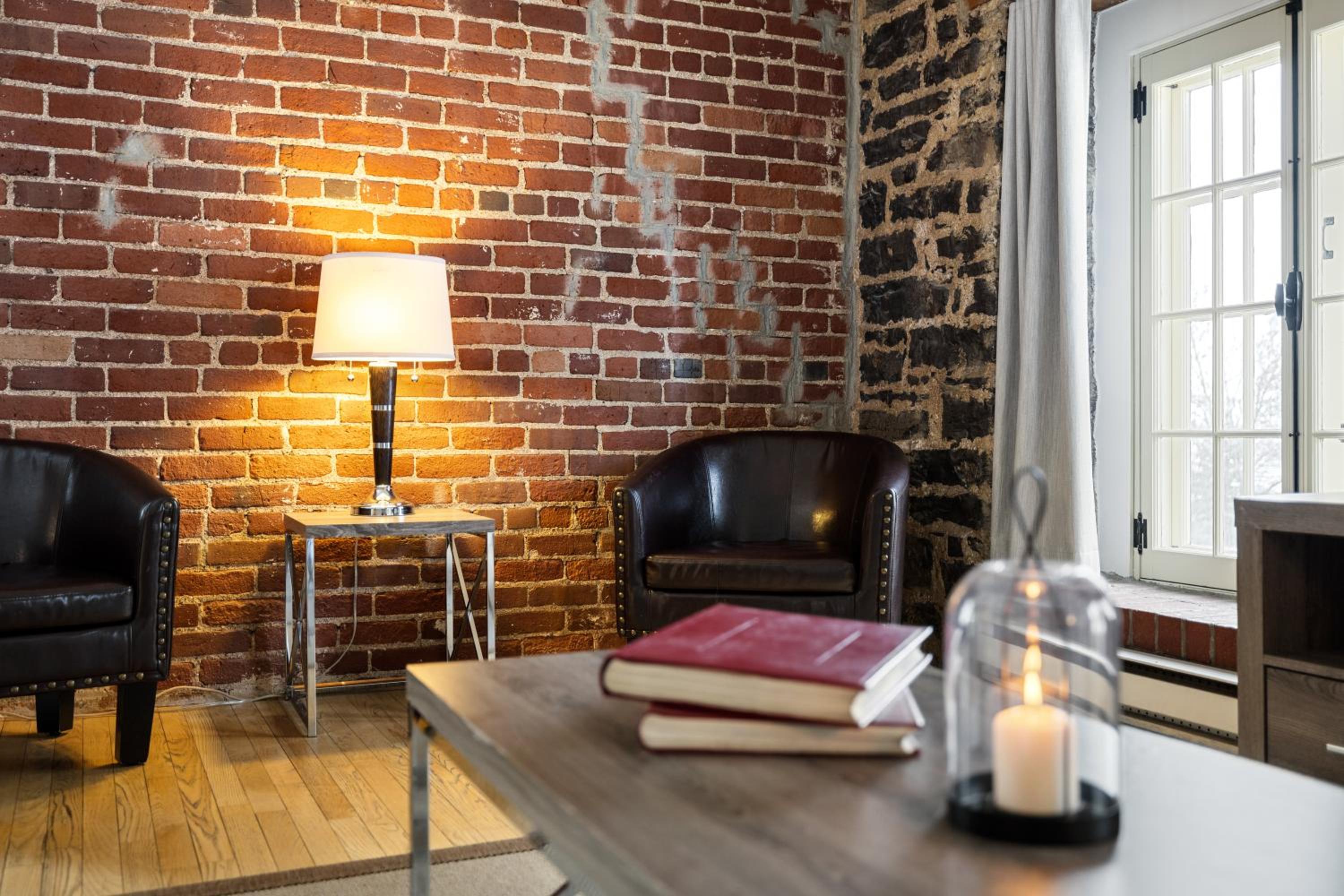 Superior Suite / Full Kitchen / Animals Not Permitted