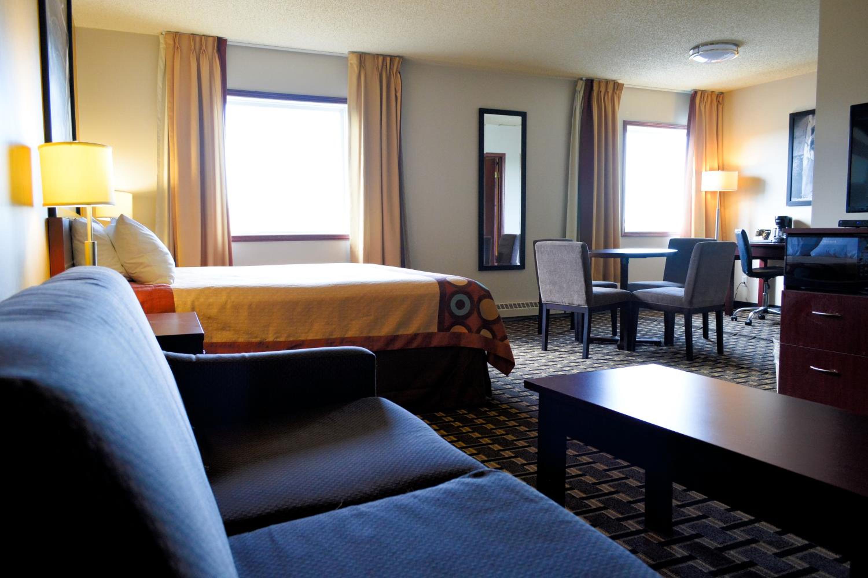 1 King Bed, Studio Suite, Non-Smoking