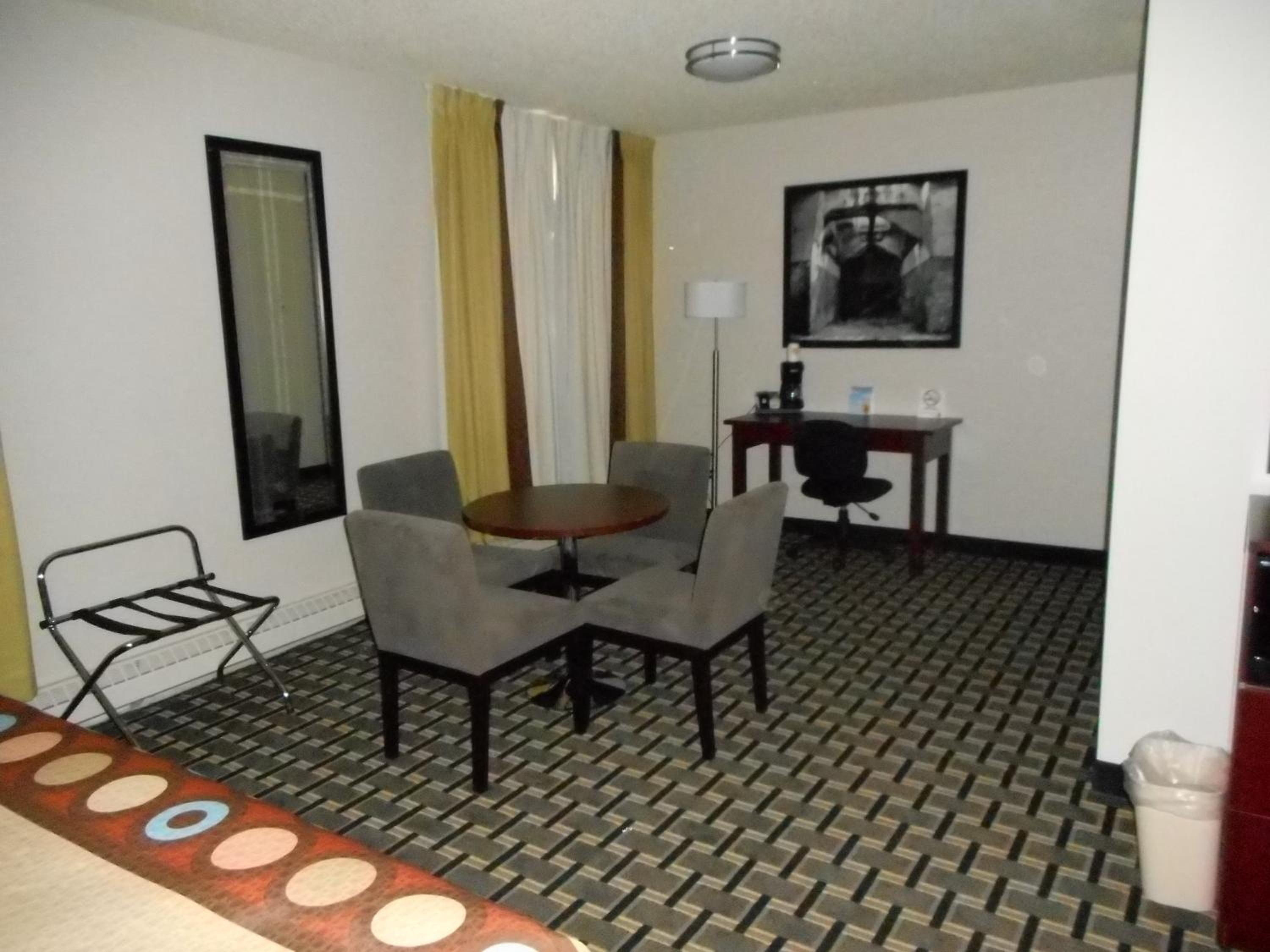 1 King Bed, Studio Suite, Non-Smoking