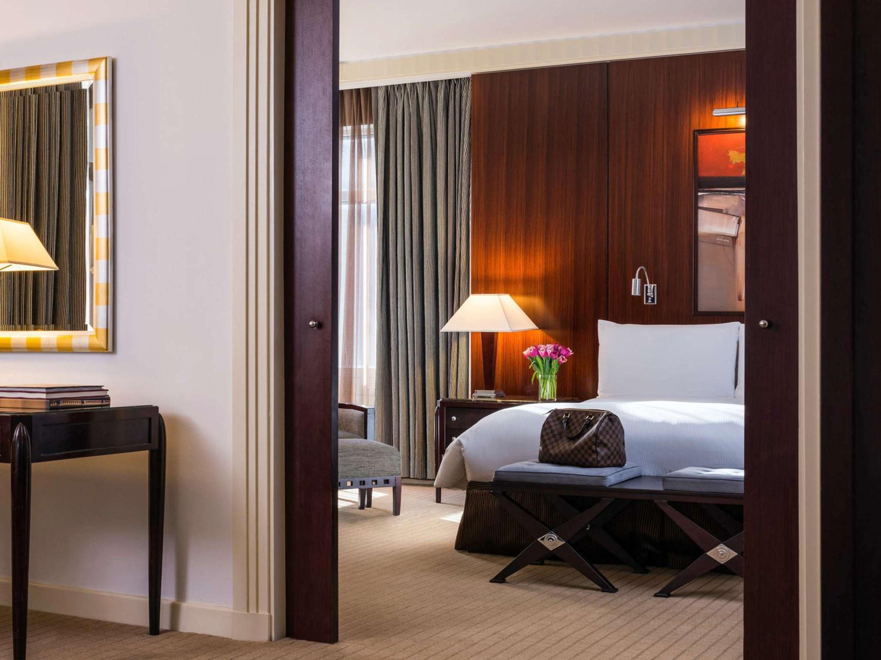 Grand Terrace Chrysler view 1 bedroom king suite