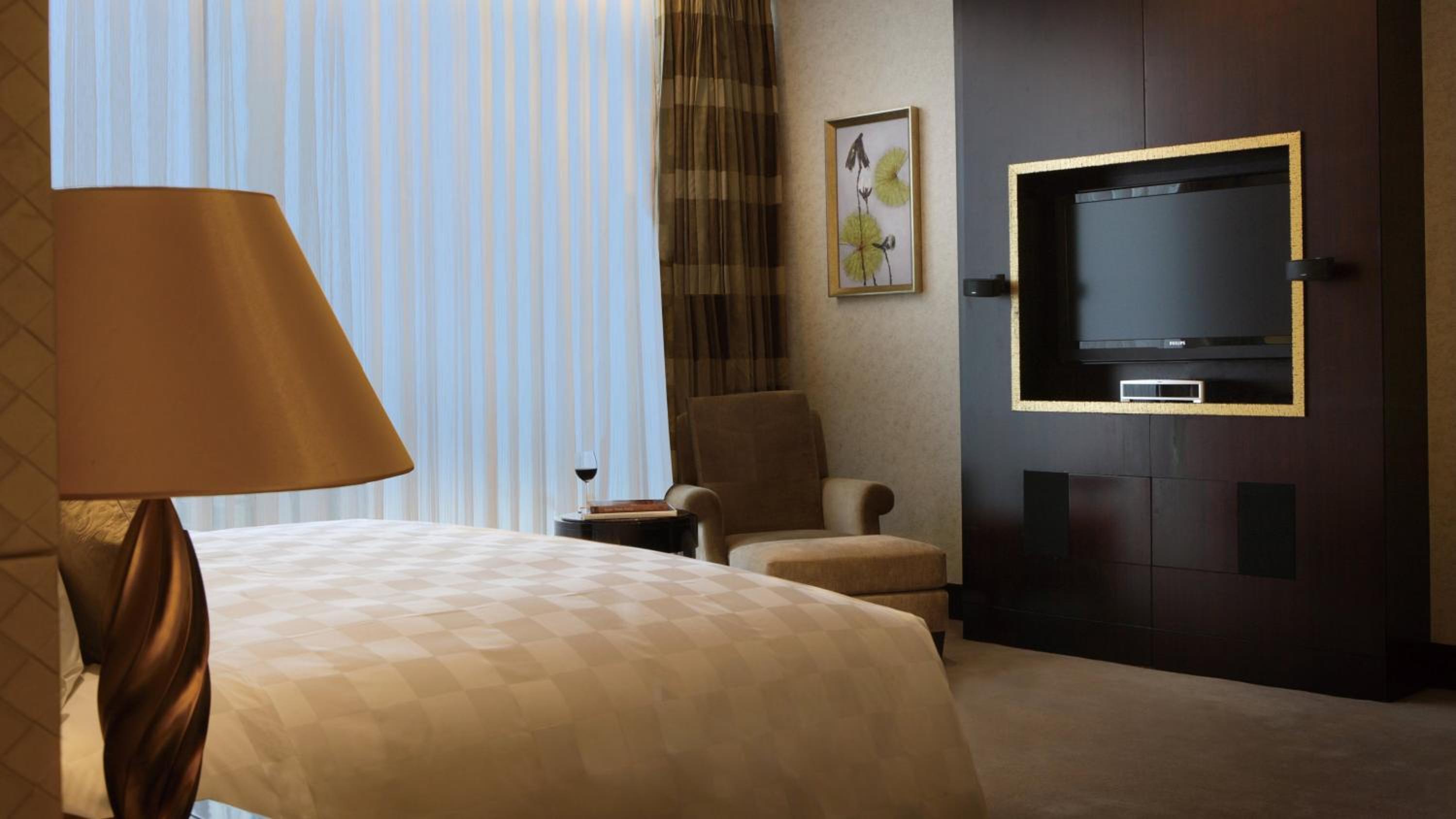 One-Bedroom Suite Lounge Access