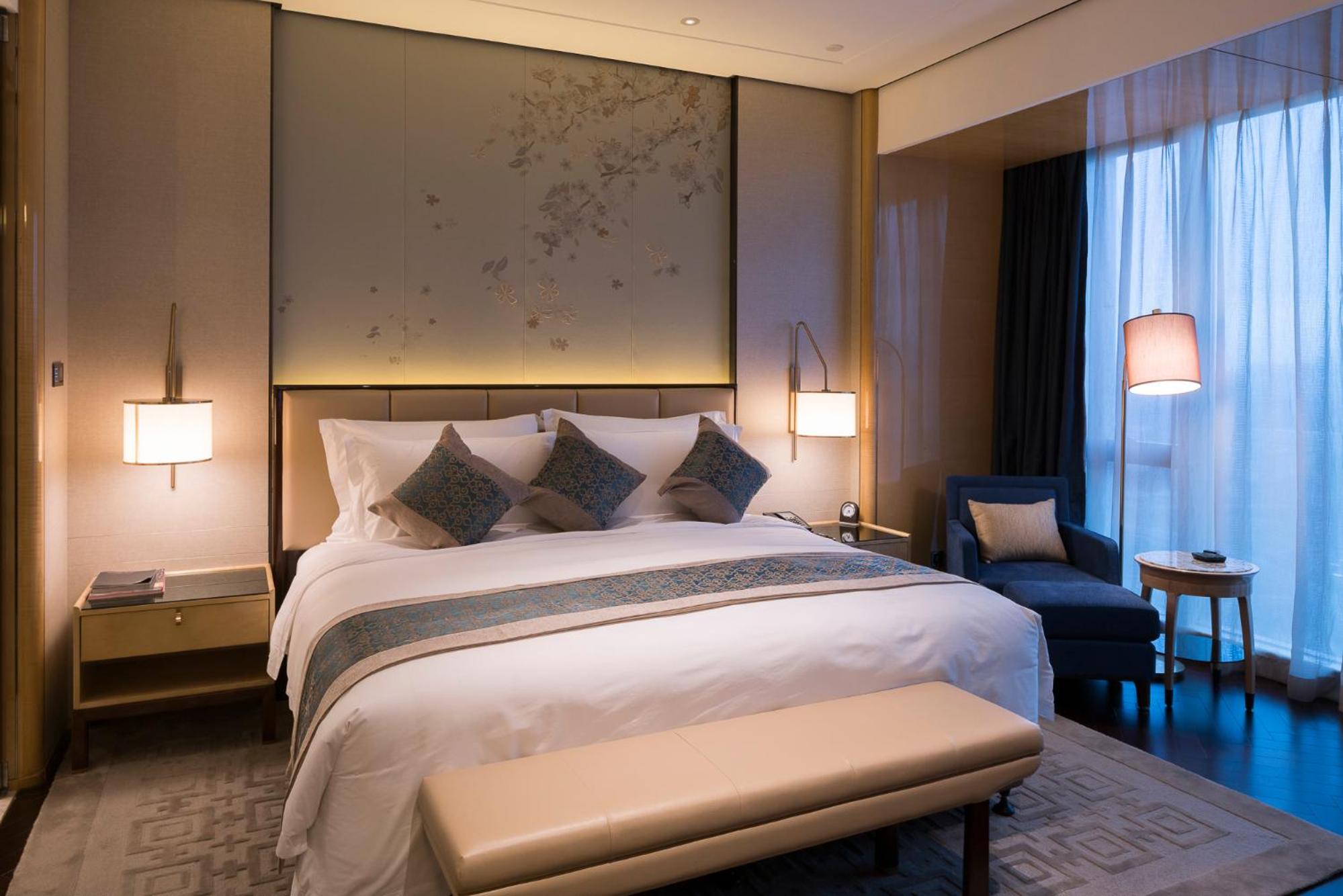 Executive Suite - Enjoy Free Executive Benefits