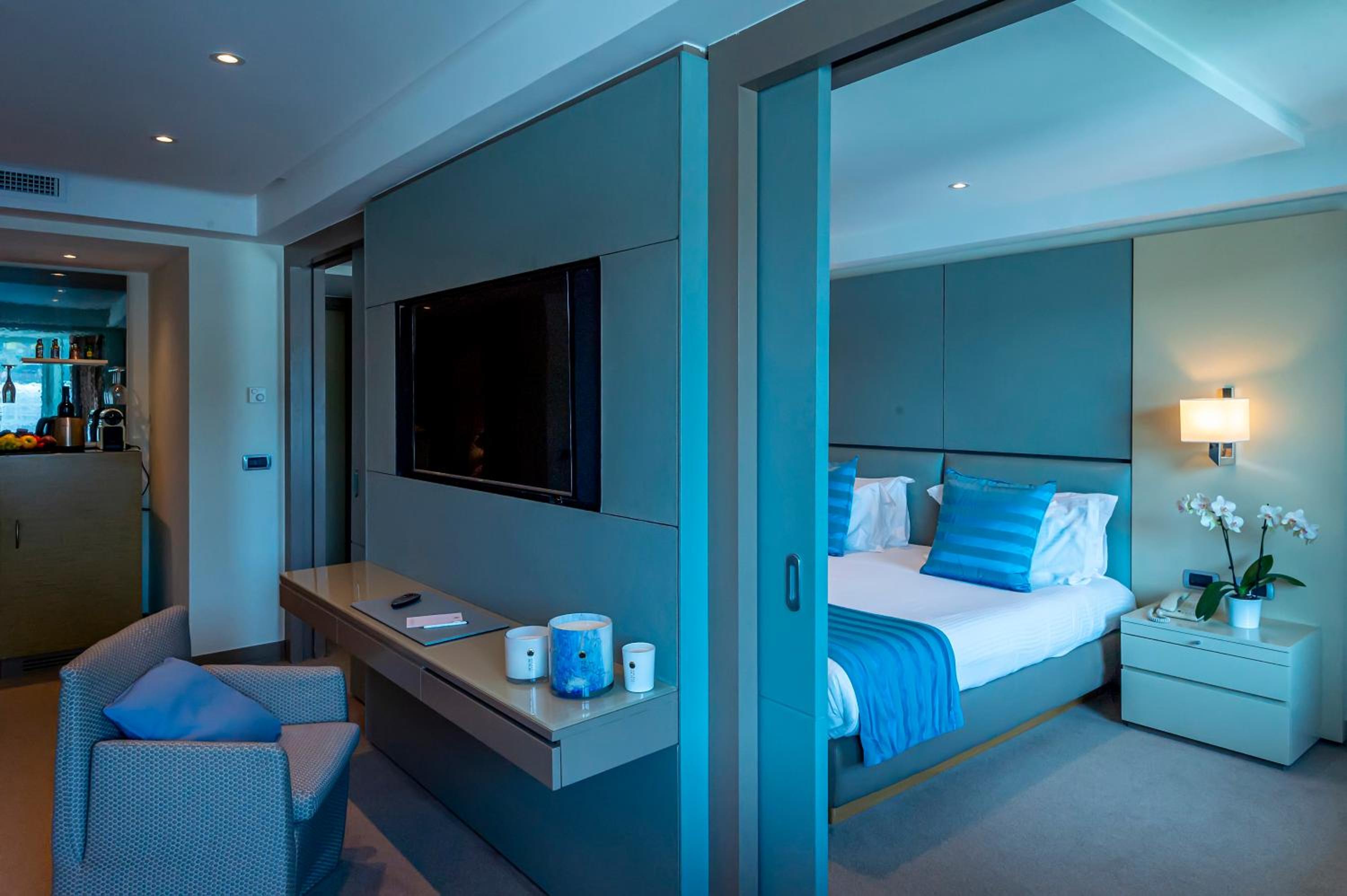 Corner Suite - Harbor view