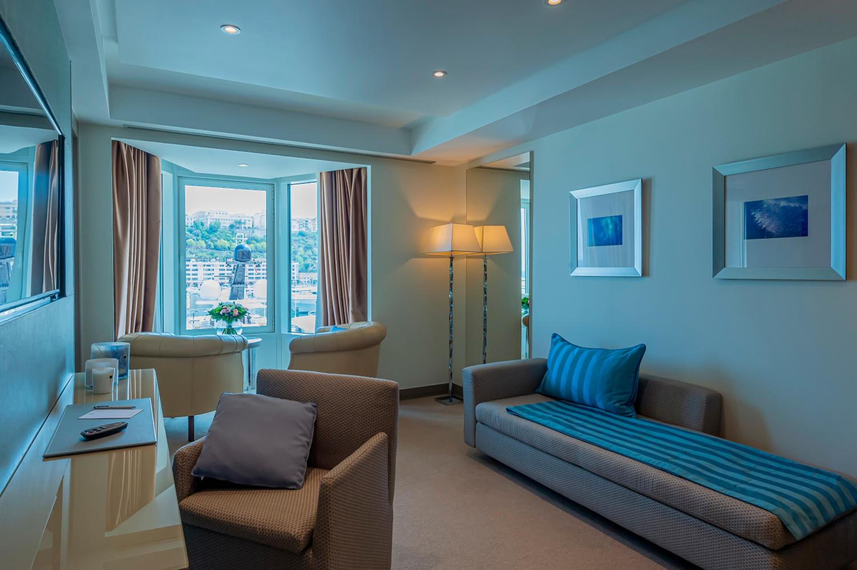 Corner Suite - Harbor view