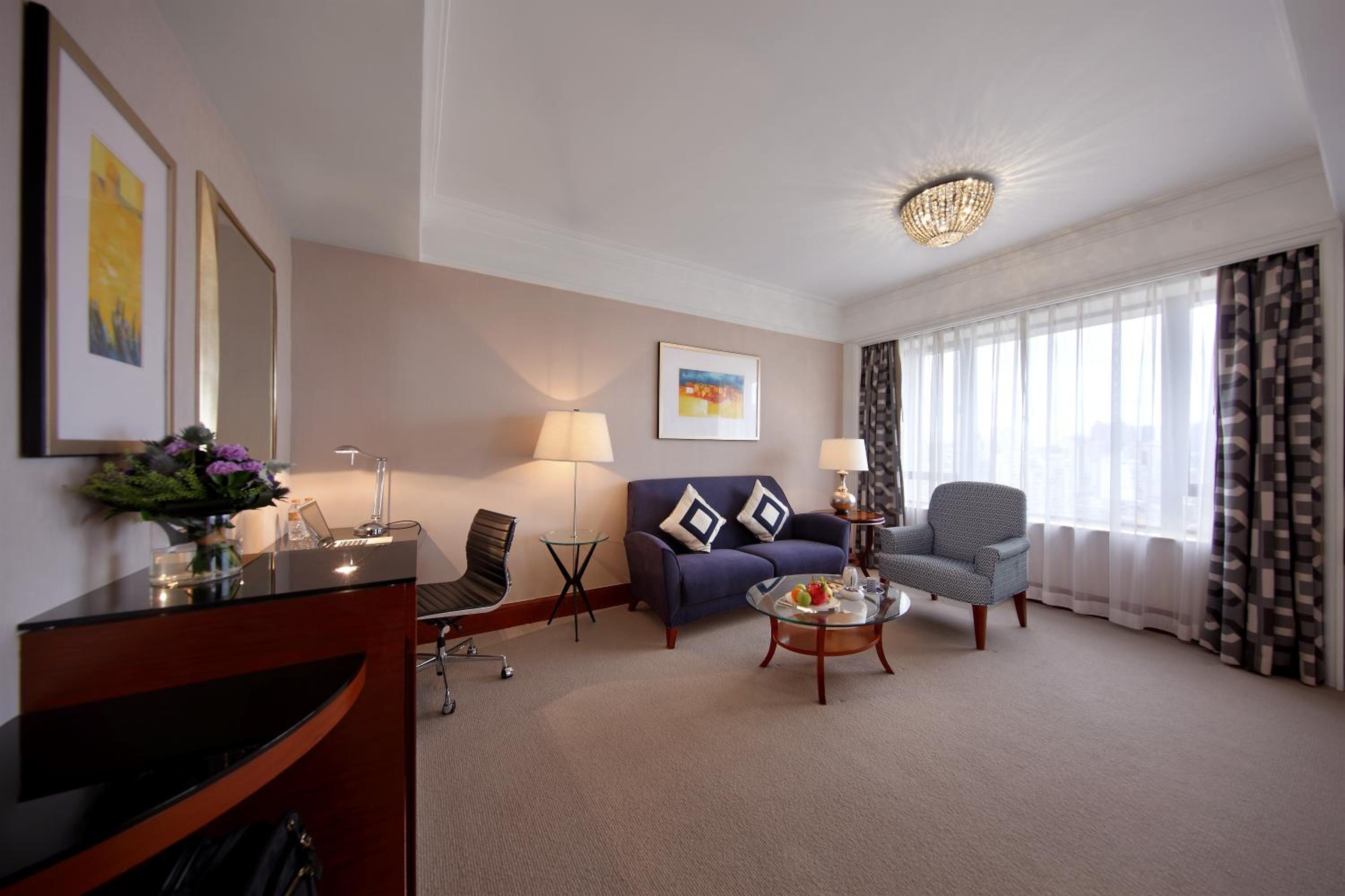 Royal Deluxe Twin Suite with 2 Breakfasts, 2 afternoon tea and Lounge Benefits