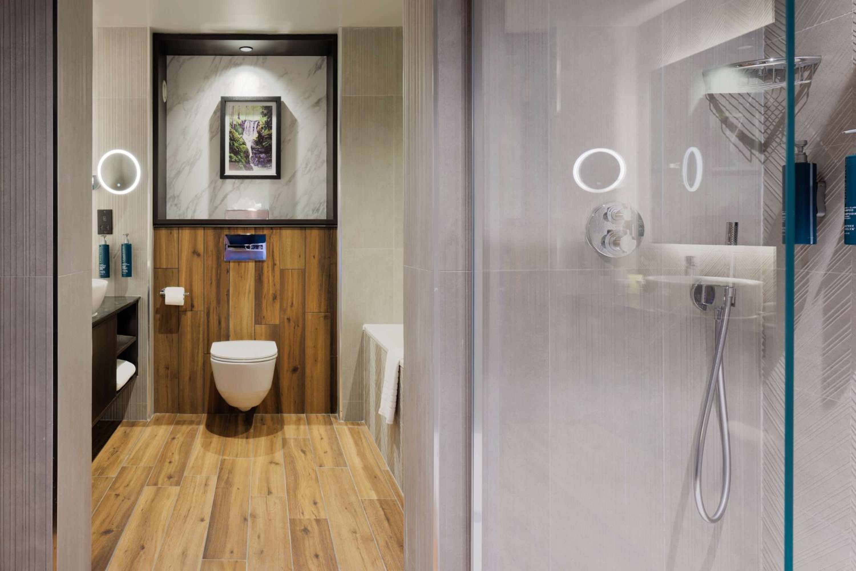 Deluxe Junior King Suite With Golf View