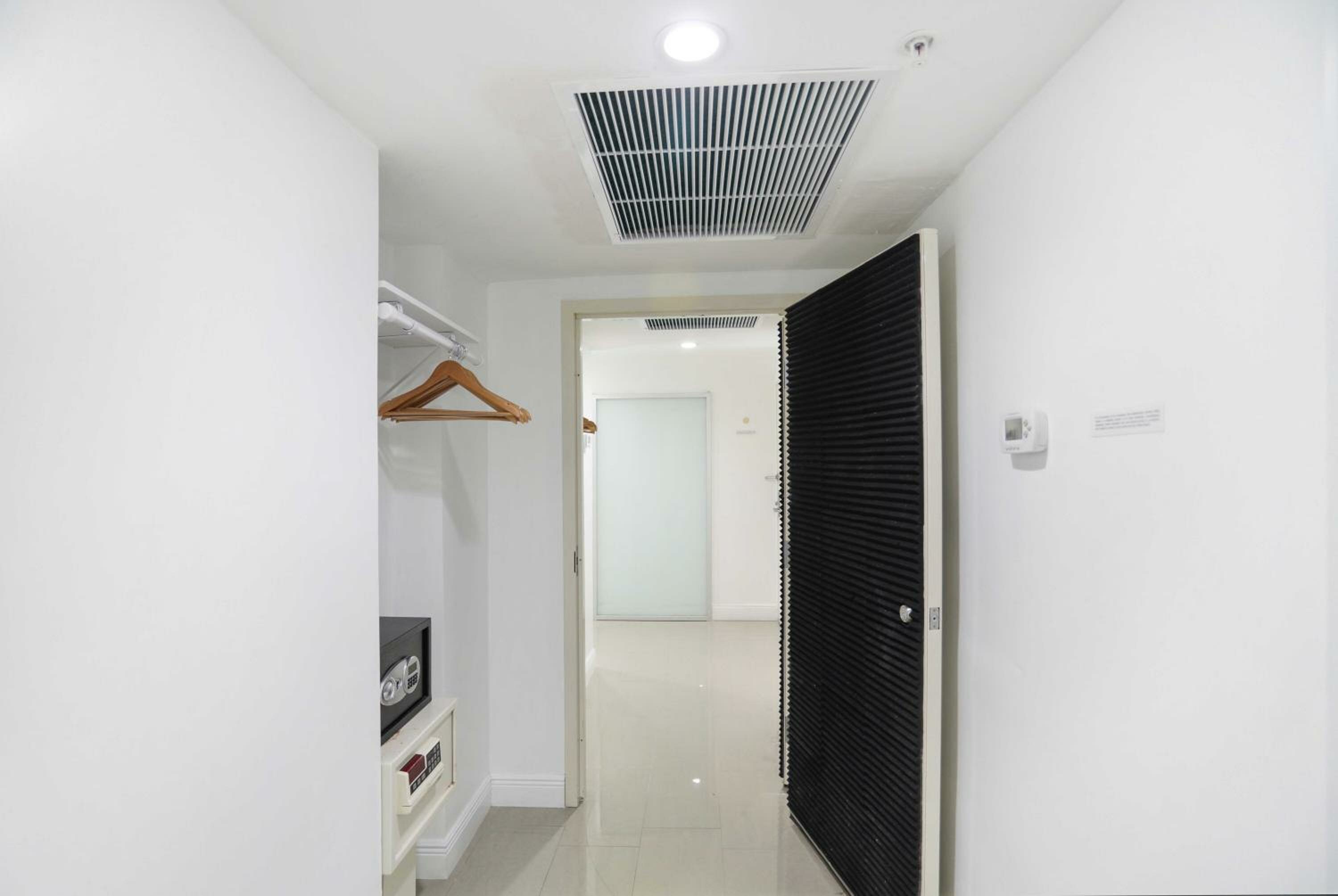 Three-Bedroom Two-Bath Suite with Kitchen