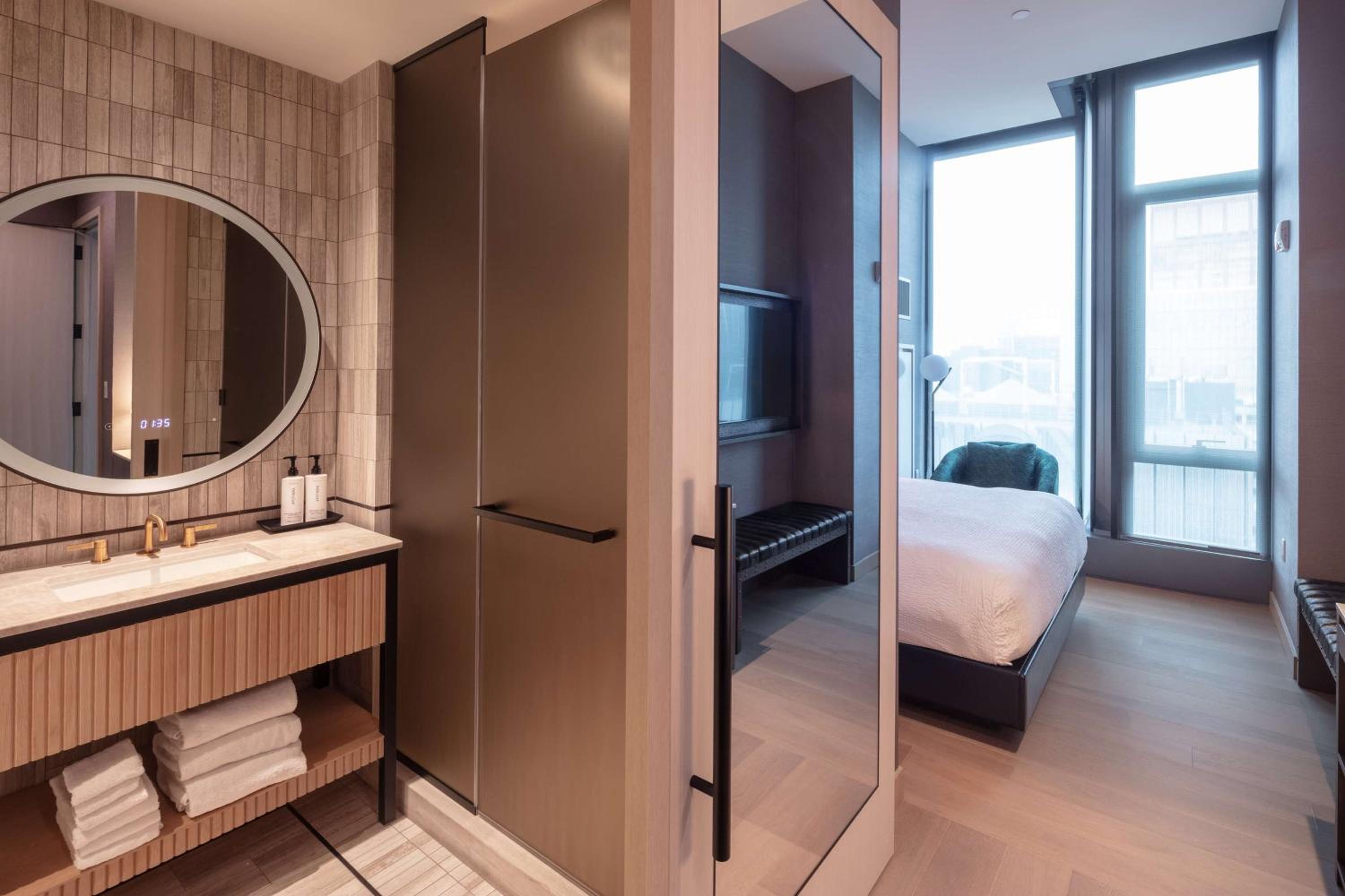 King Suite with Skyline View - Hearing Accessible