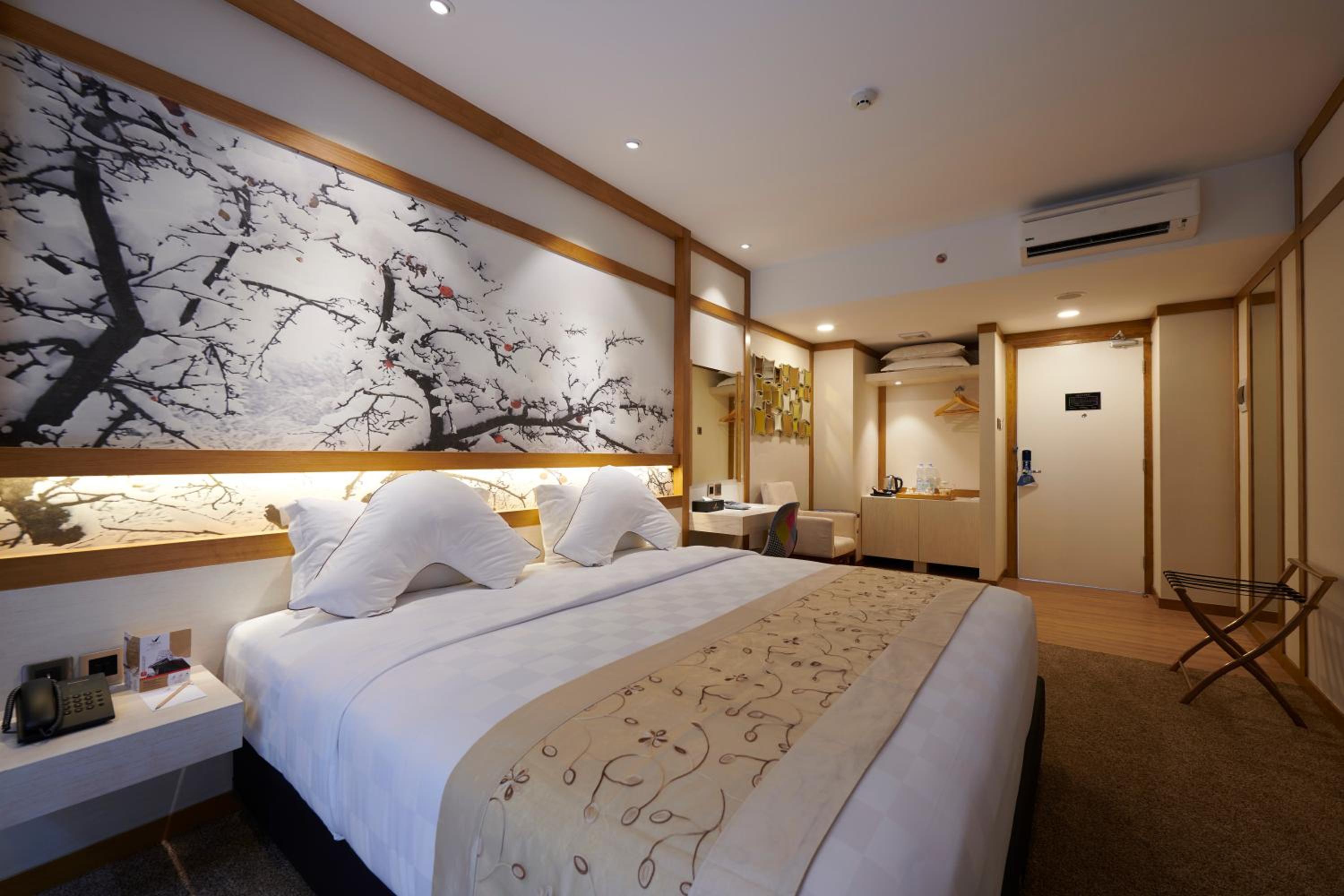 Suite Jacuzzi Room