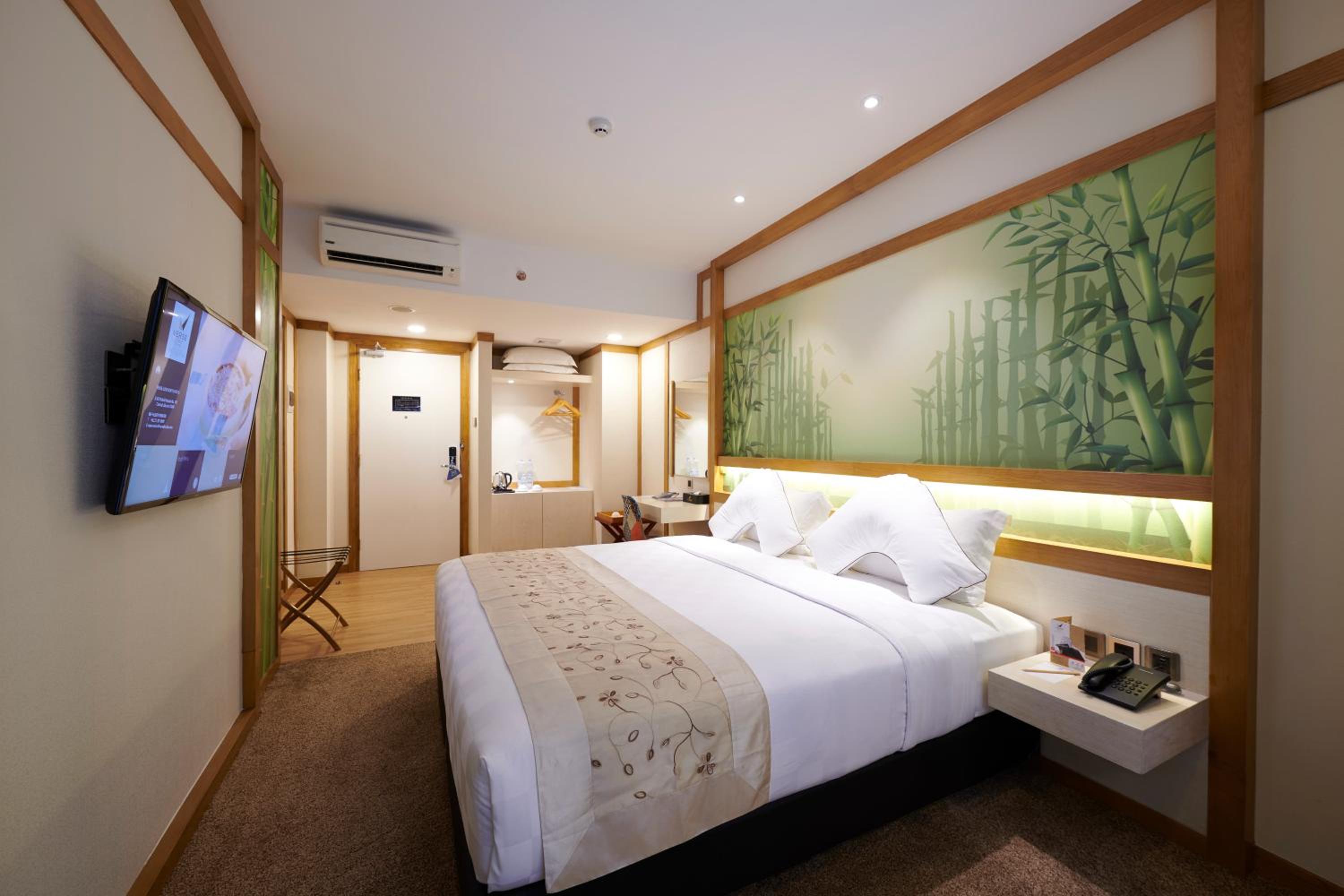 Suite Jacuzzi Room