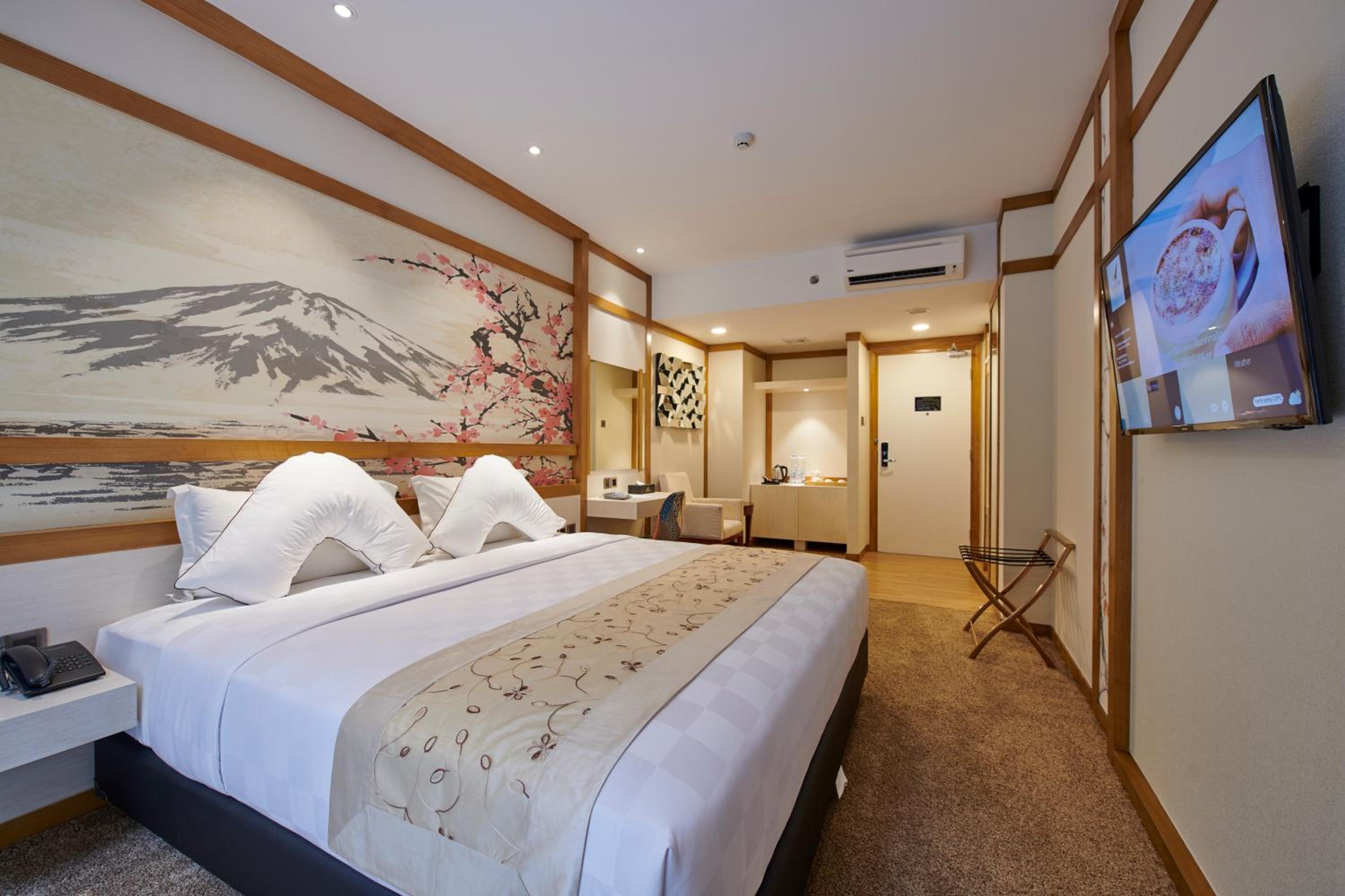 Suite Jacuzzi Room