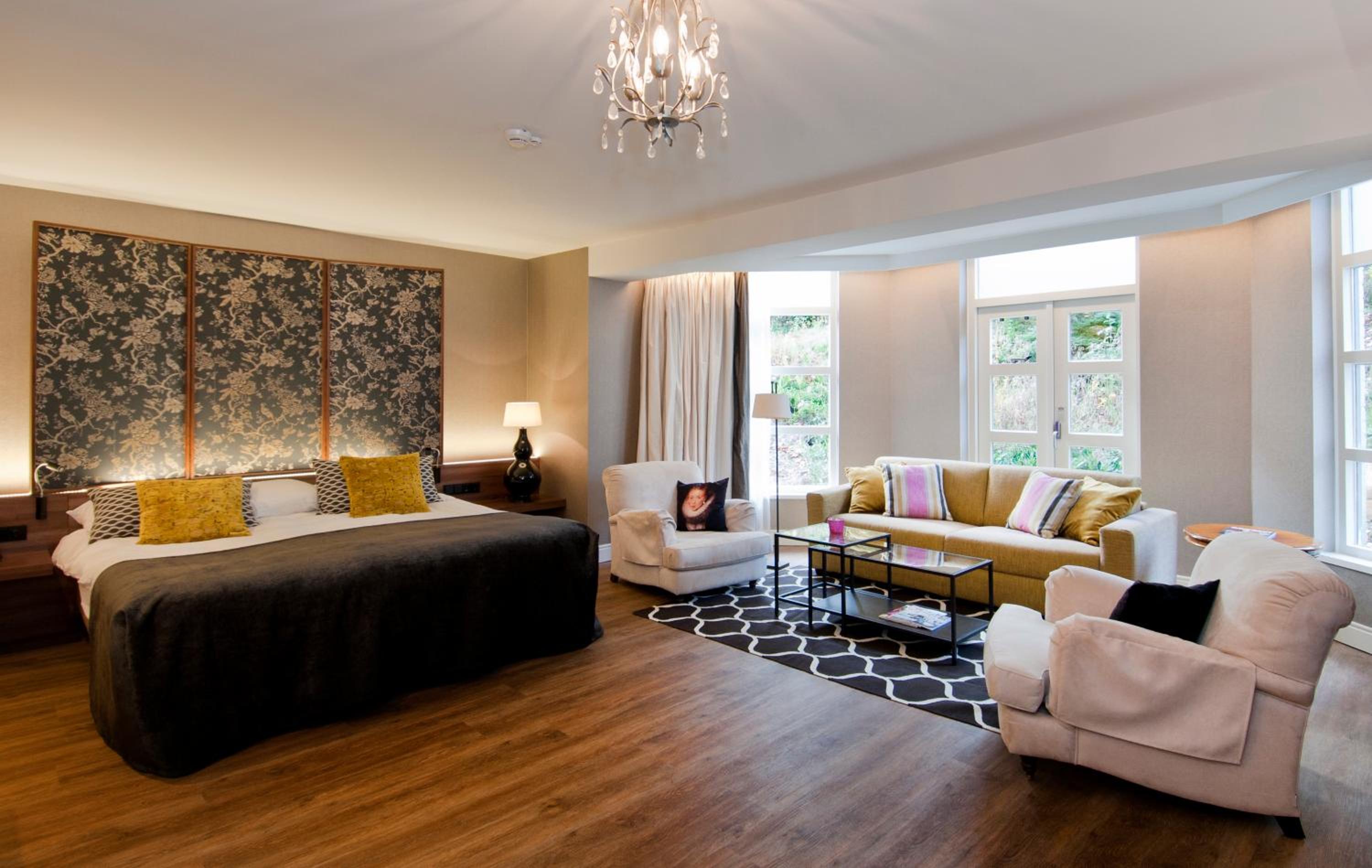Deluxe King Suite