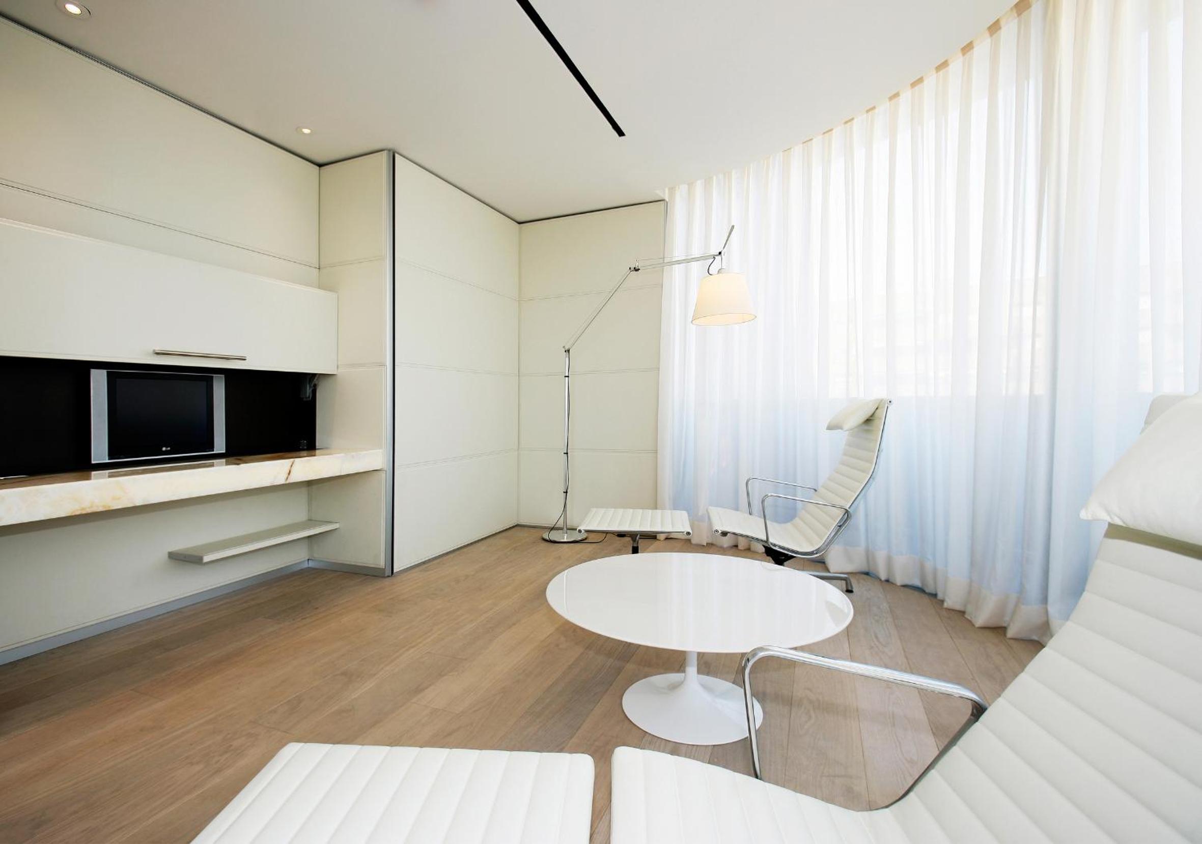 Junior Suite with Executive Lounge Access