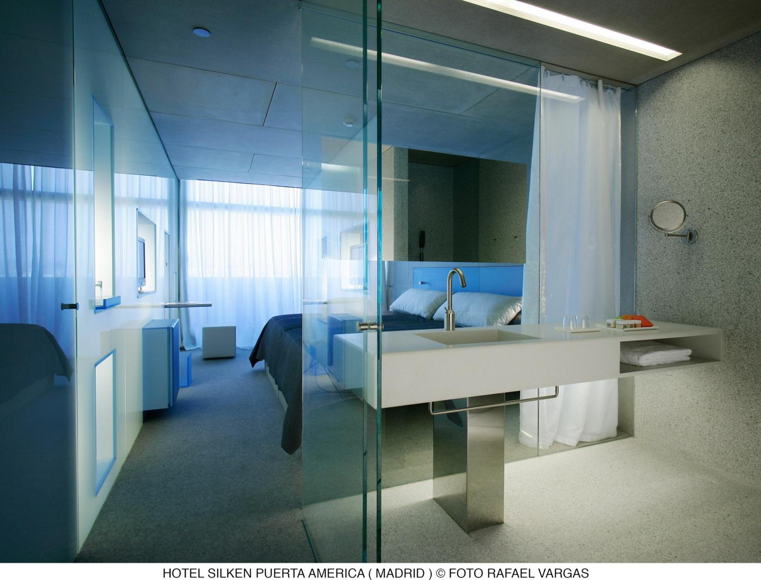 Junior Suite with Executive Lounge Access