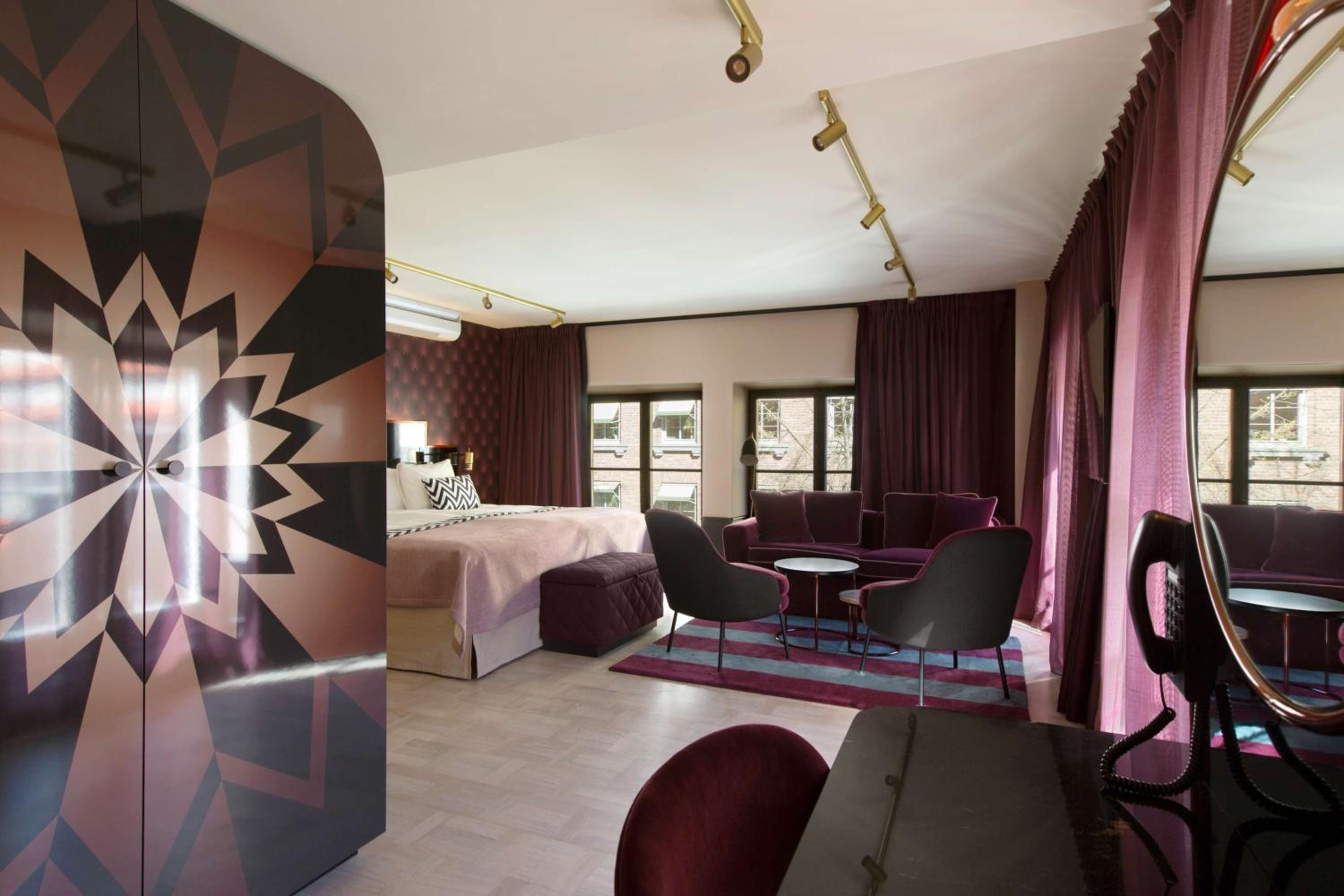 Junior Suite with City View