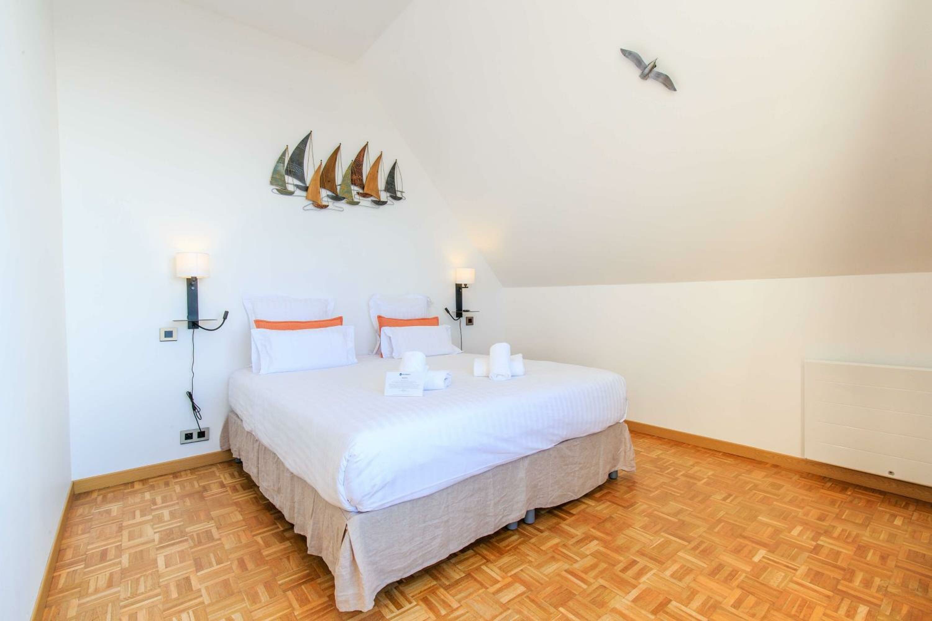 King Suite with Sofa Bed and Sea View