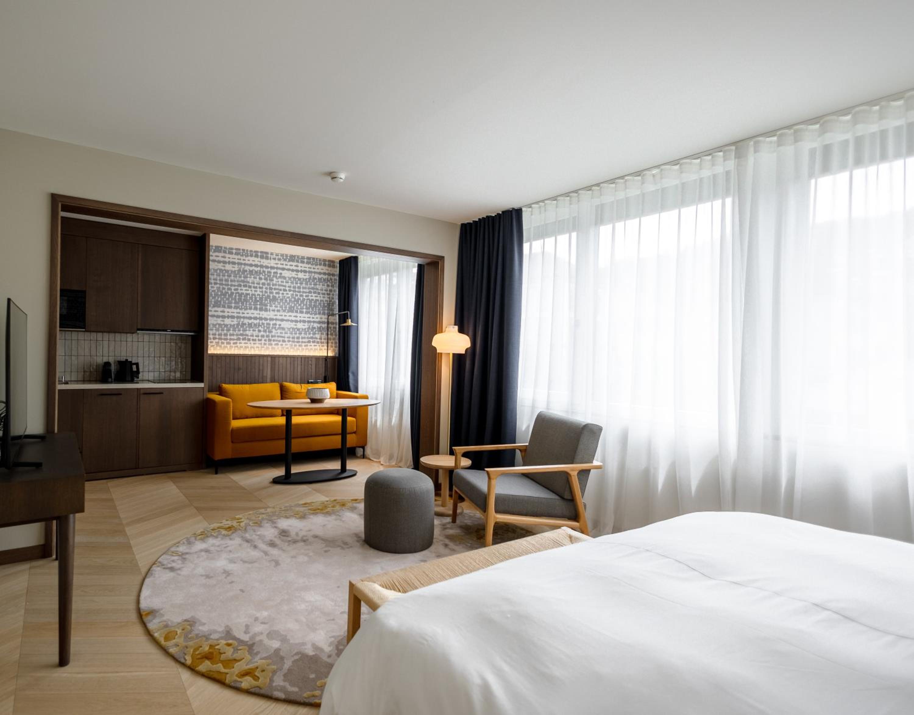 Suite with Kitchenette City View