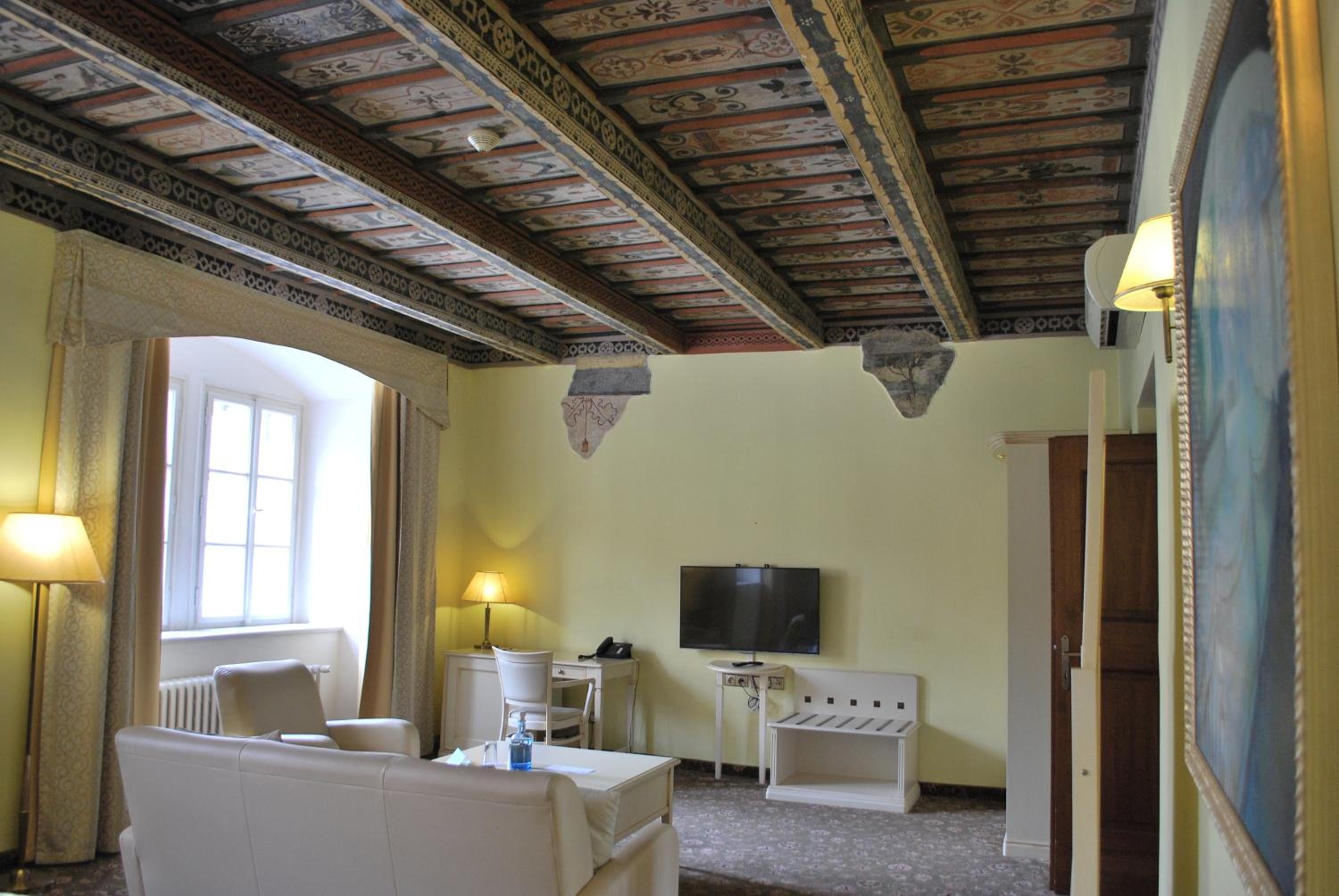 Deluxe Suite with Spa Bath