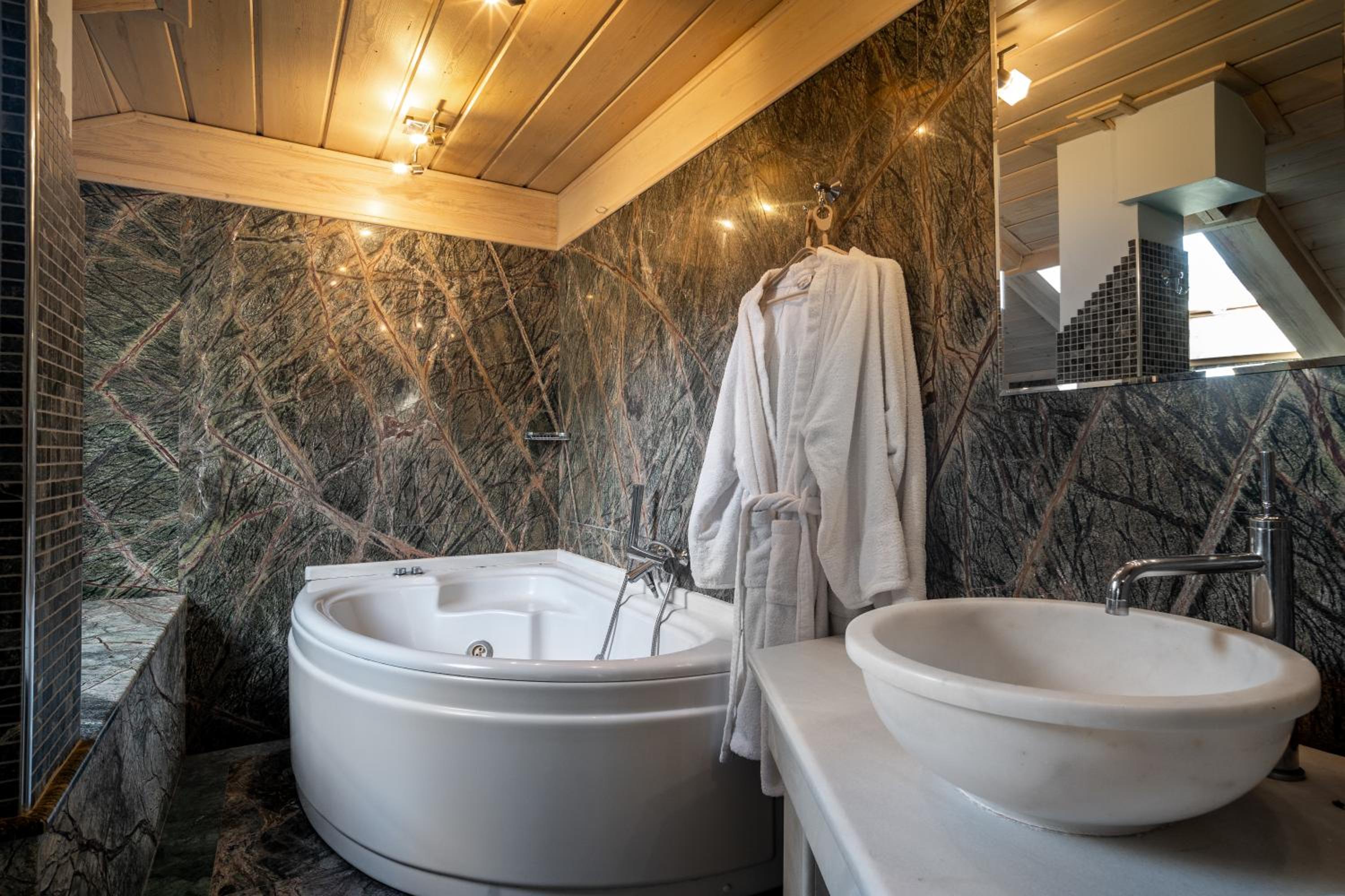 Attic Junior Suite with Fireplace and Spa Bath